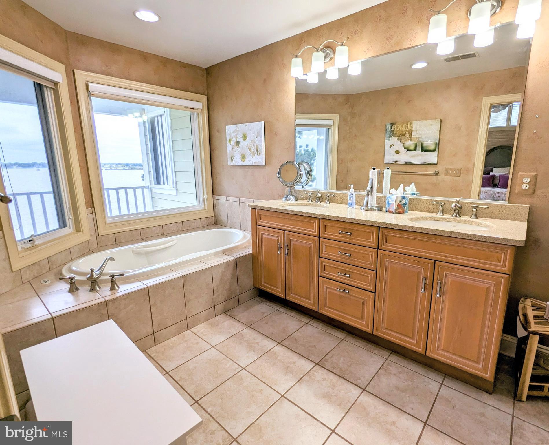 NARROWS POINTE - Residential