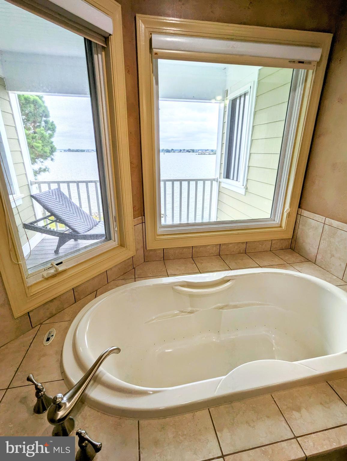 NARROWS POINTE - Residential