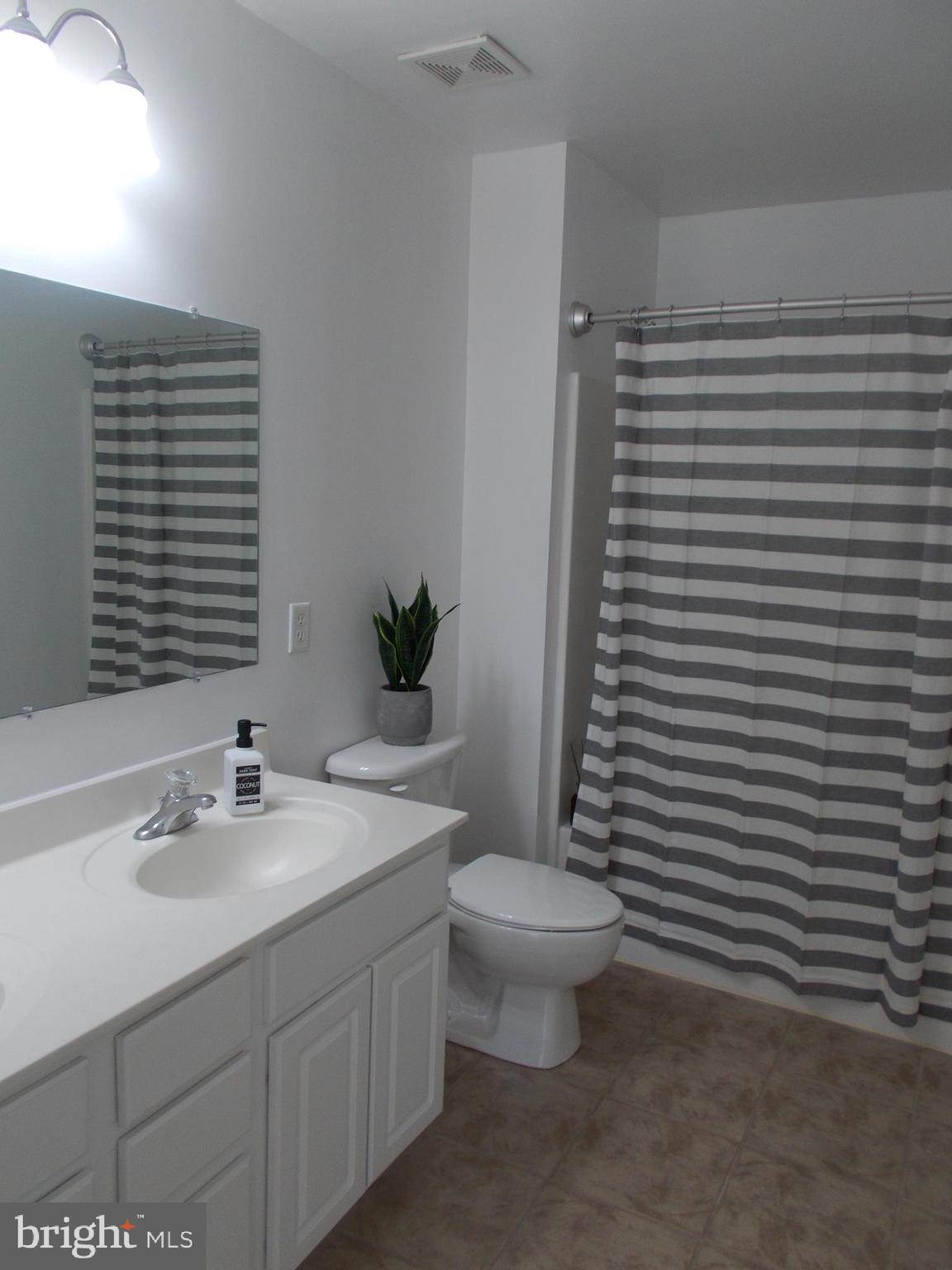 VAN LEAR - Residential Lease