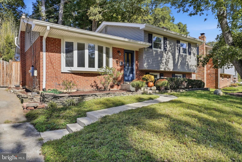 Photo of 838 Loxford Terrace, SILVER SPRING, MD 20901 (MLS # MDMC2255080)