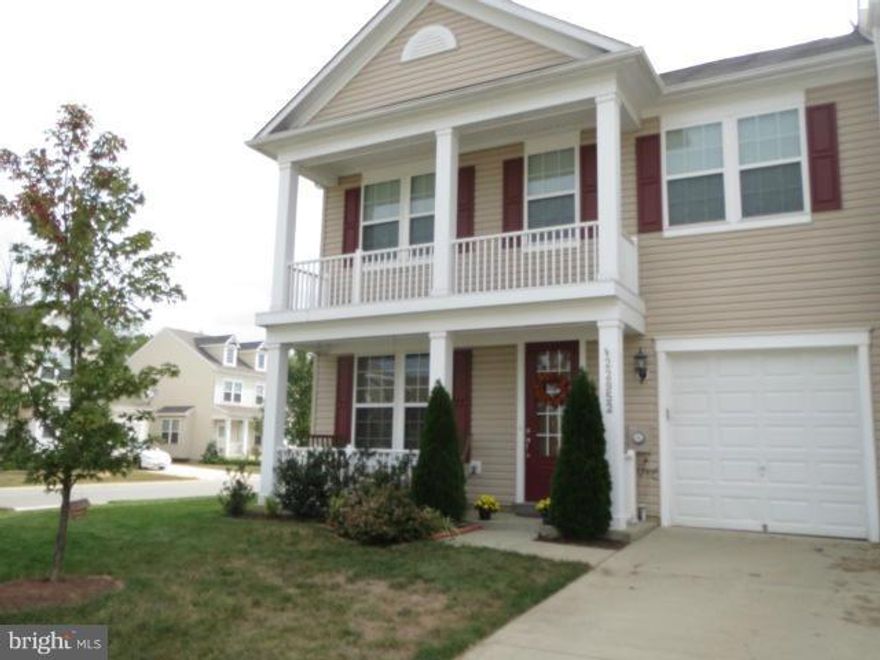 Beautifully maintained 30ft wide end unit town that feels like single family living.  Open, light, and spacious with many upgrades throughout. Hardwood floors on lower level, Kitchen includes granite counters, recessed lighting & stainless steel appliances.  Generous master bedroom w/ 2 walk in closets. Great community amenities!