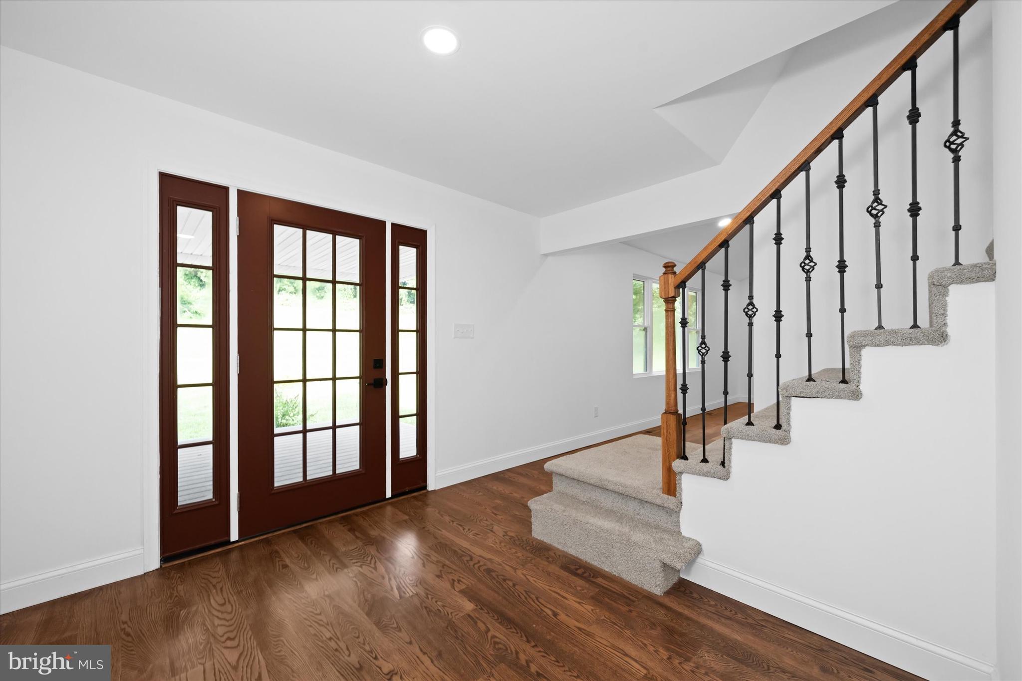 512 CRICKET LANE