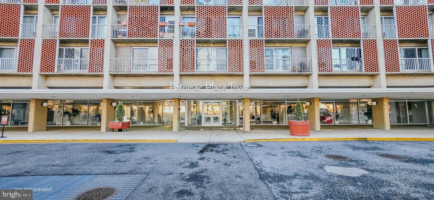 800 4TH STREET SW S402