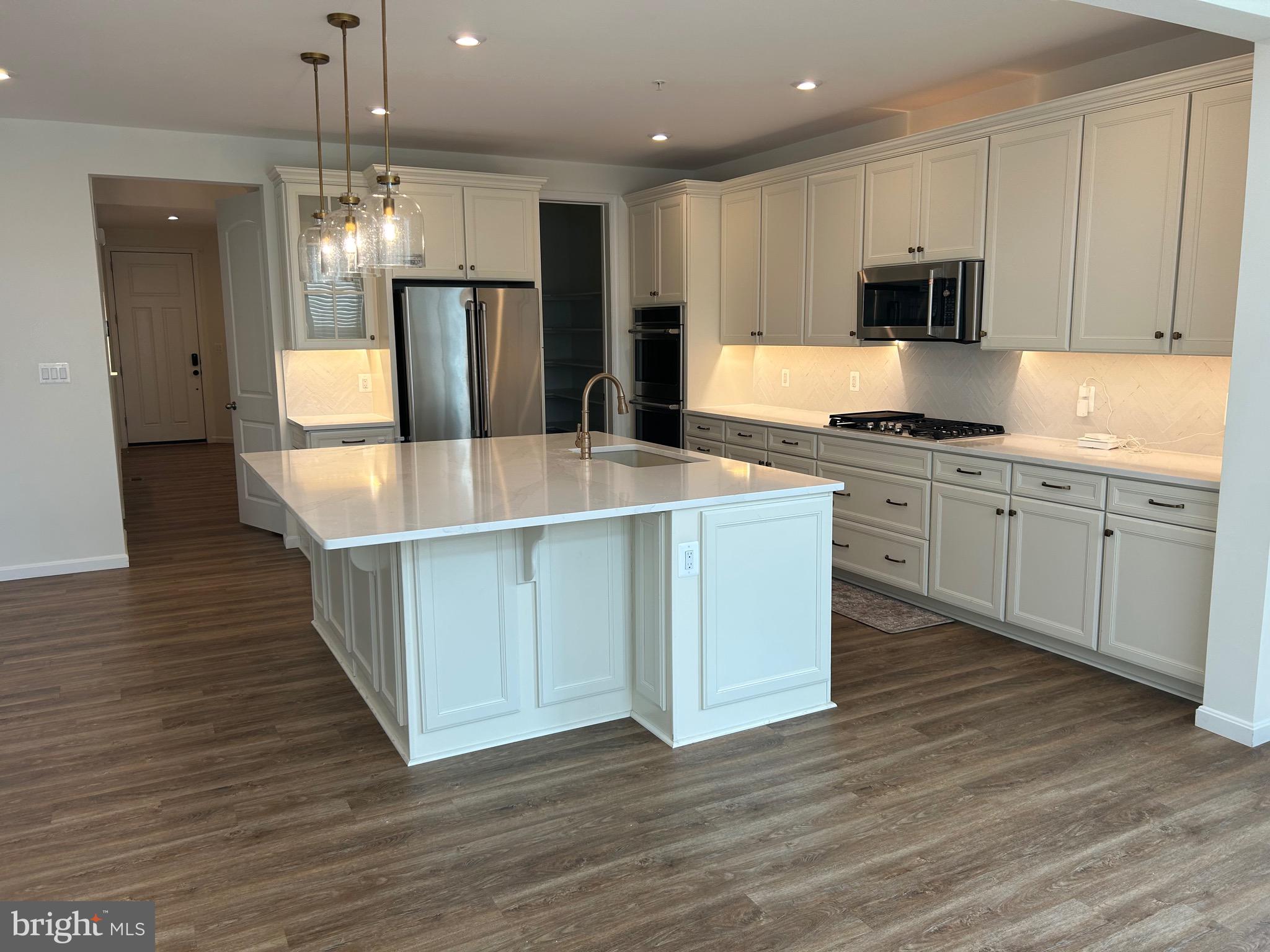 TWO RIVERS - Residential Lease