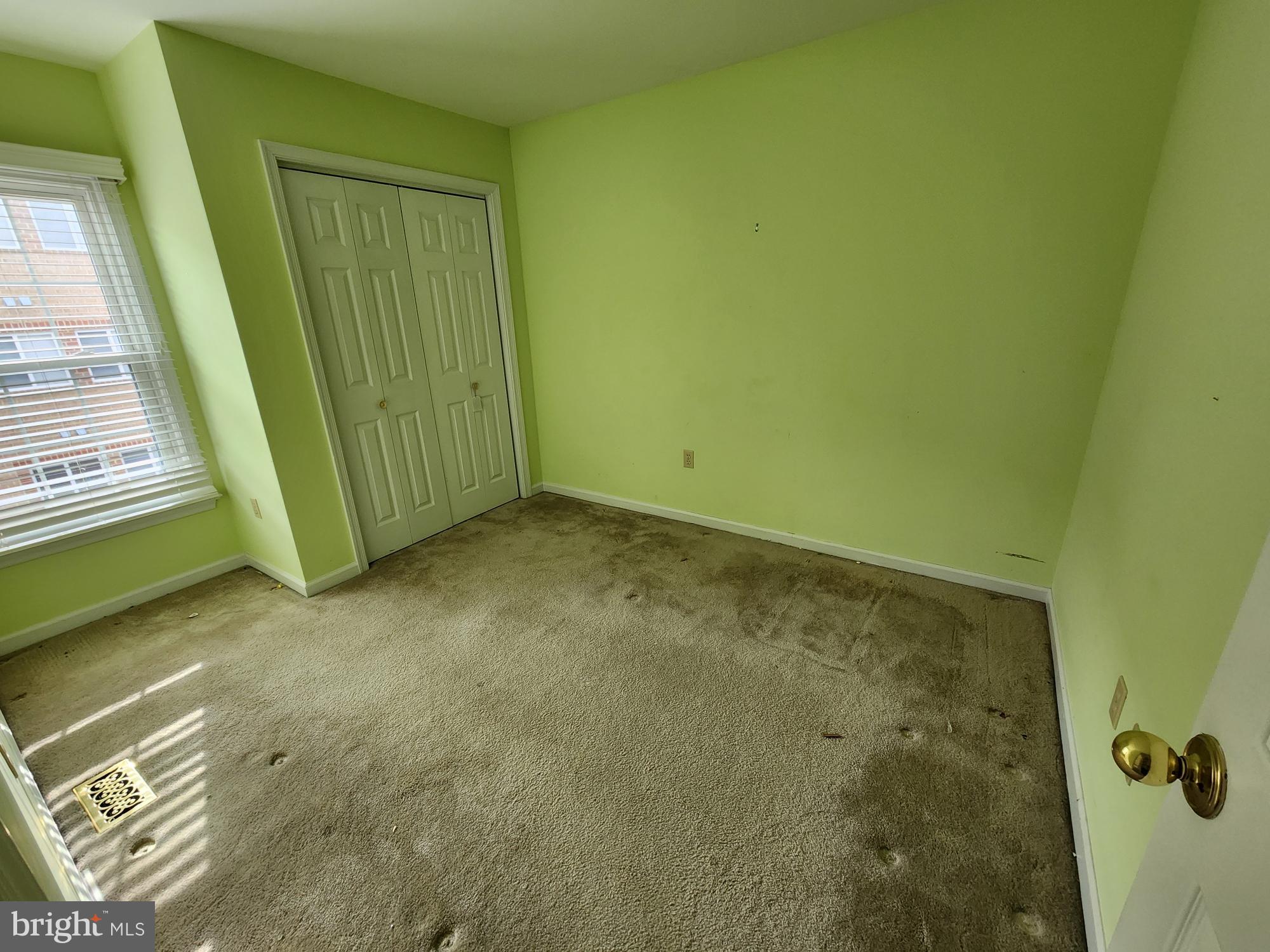 COLONIAL SQUARE - Residential