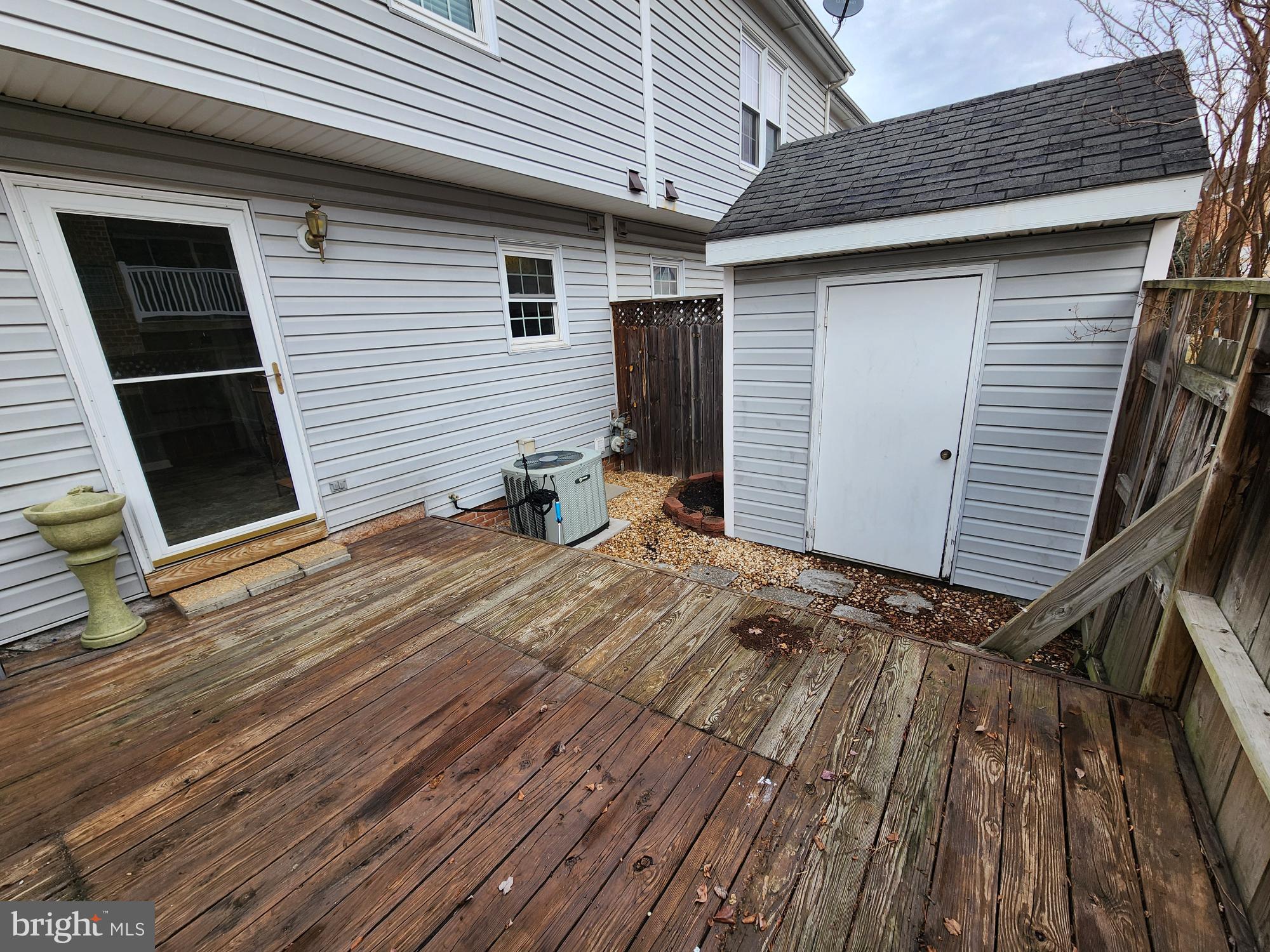 COLONIAL SQUARE - Residential