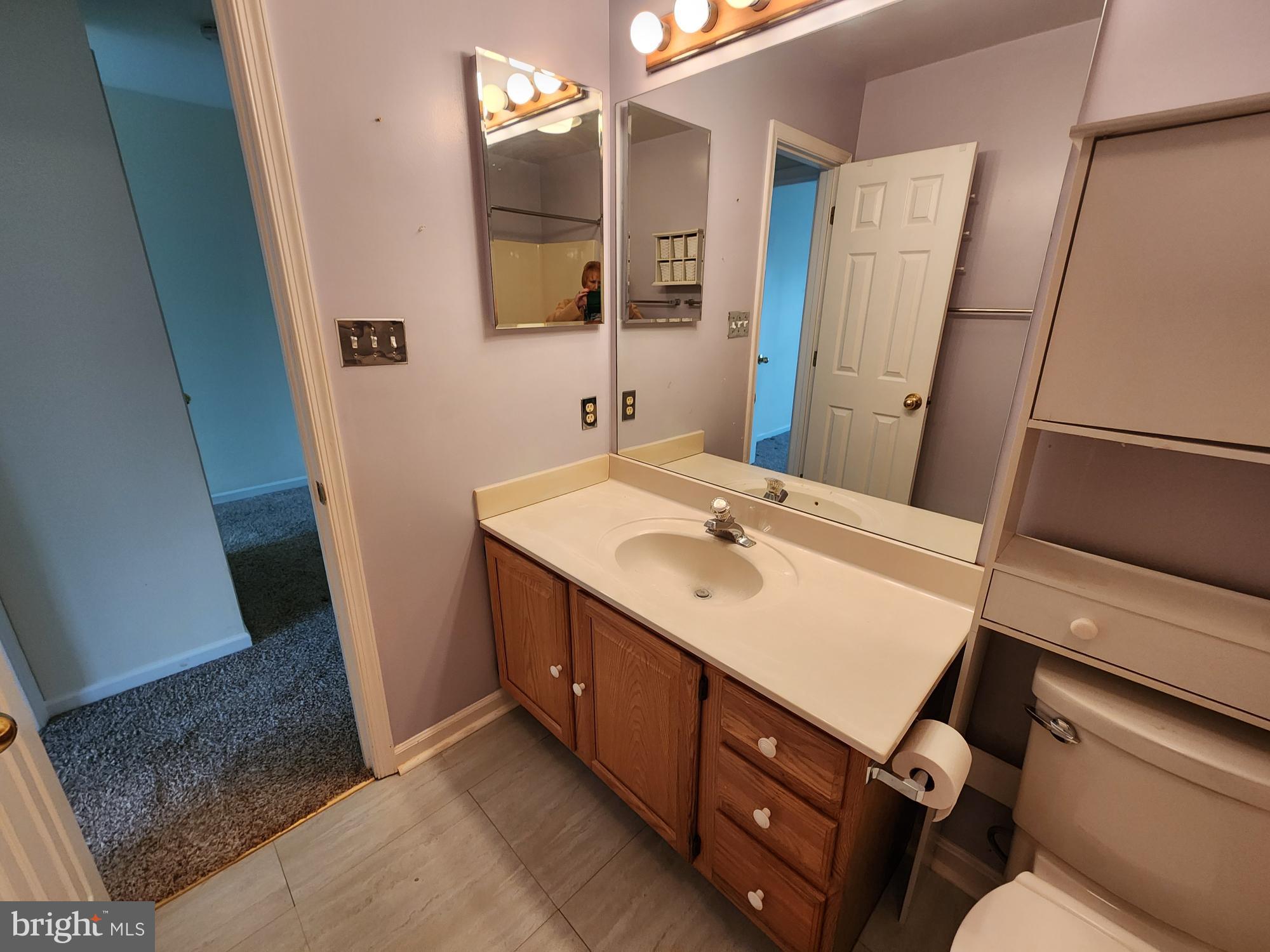 COLONIAL SQUARE - Residential