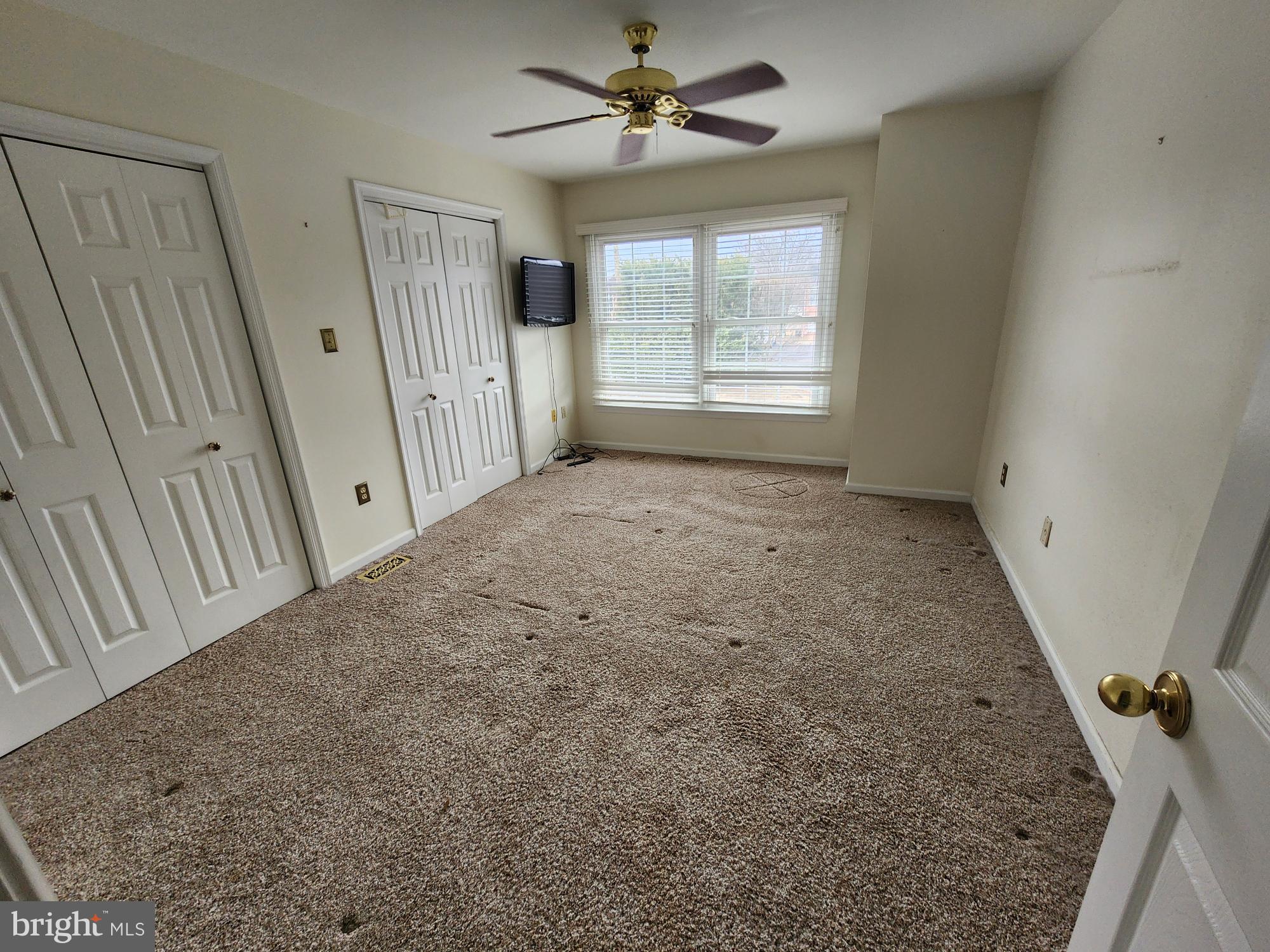 COLONIAL SQUARE - Residential