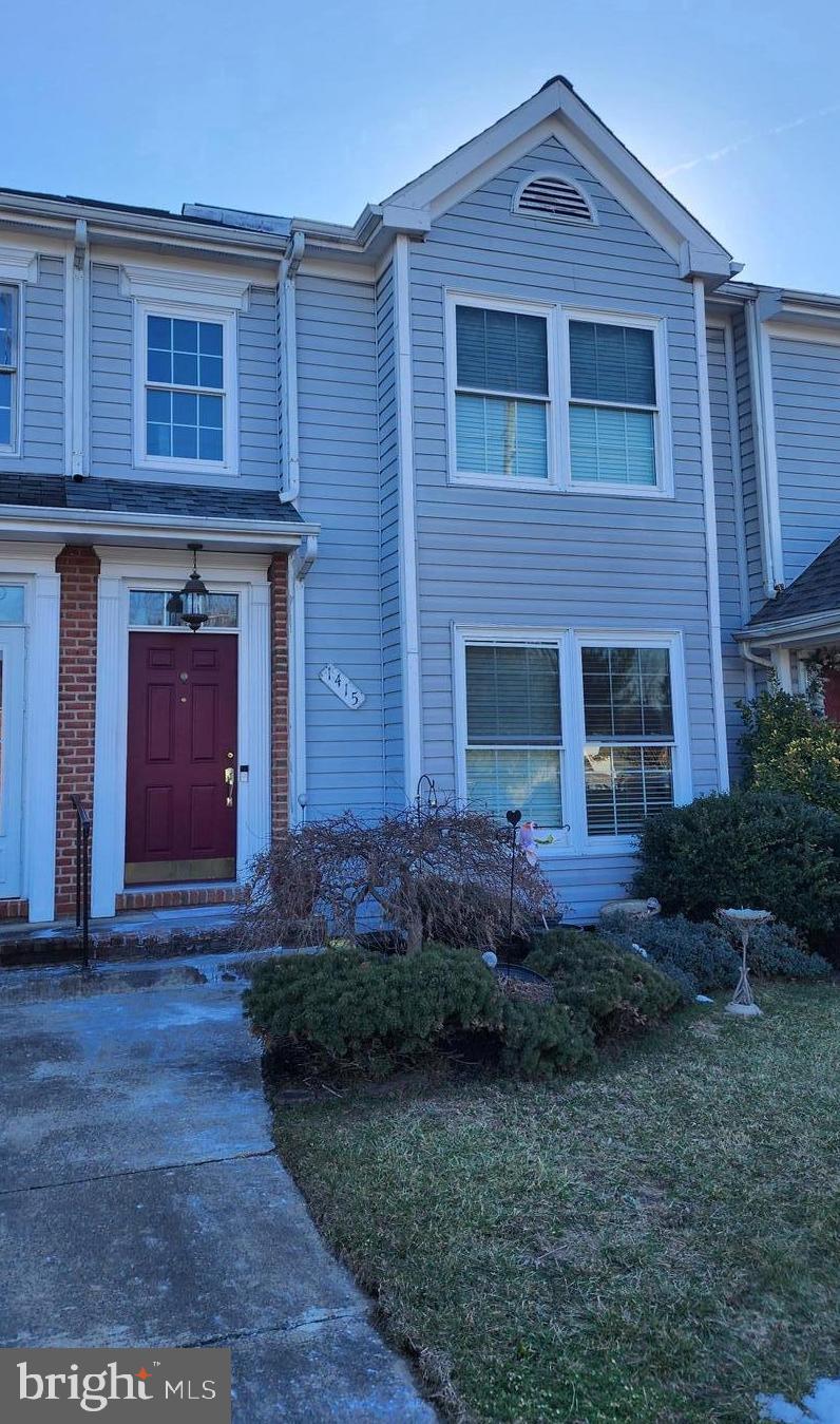 COLONIAL SQUARE - Residential