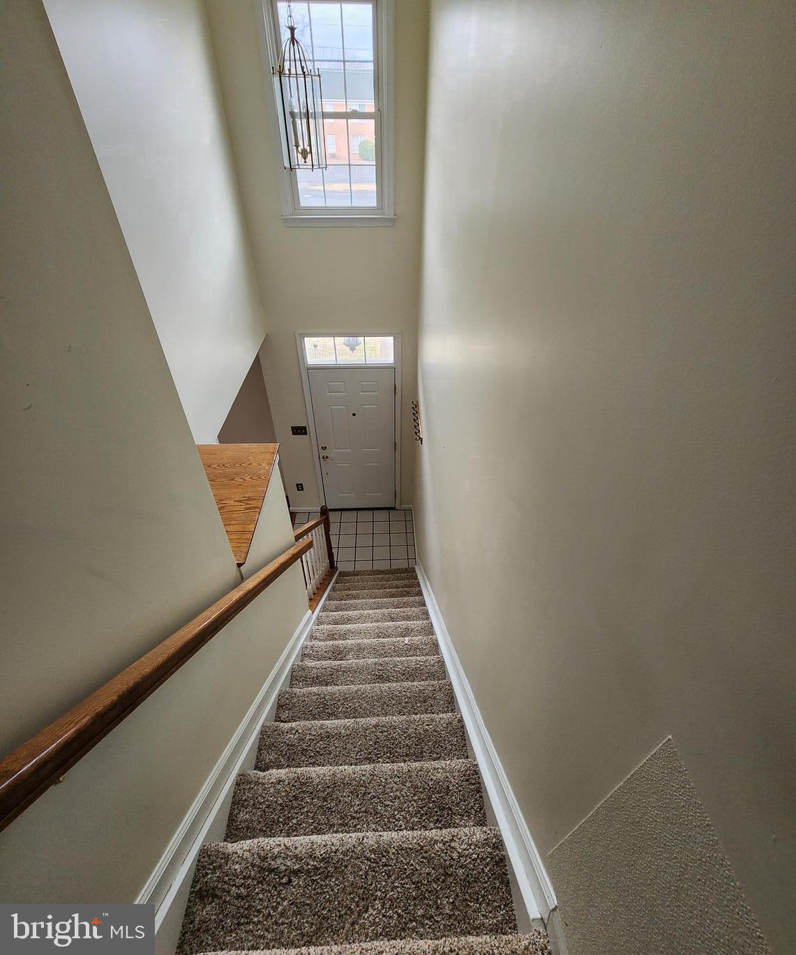 COLONIAL SQUARE - Residential