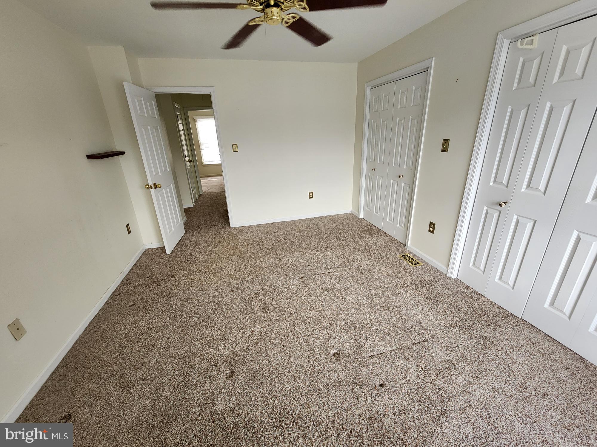 COLONIAL SQUARE - Residential