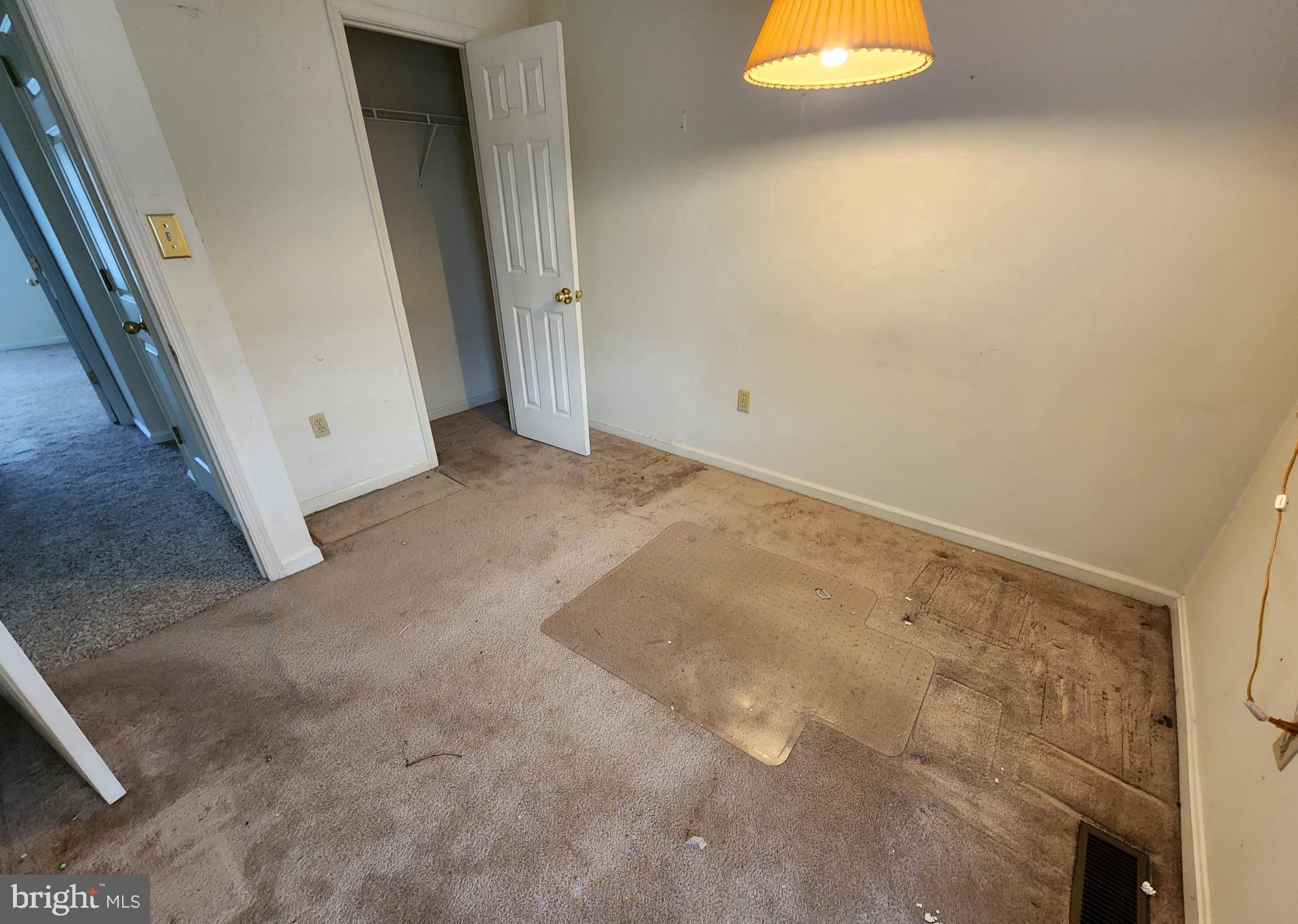 COLONIAL SQUARE - Residential