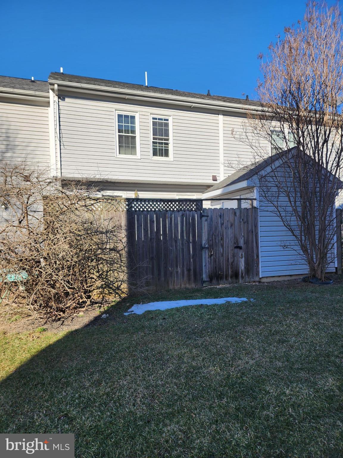 COLONIAL SQUARE - Residential