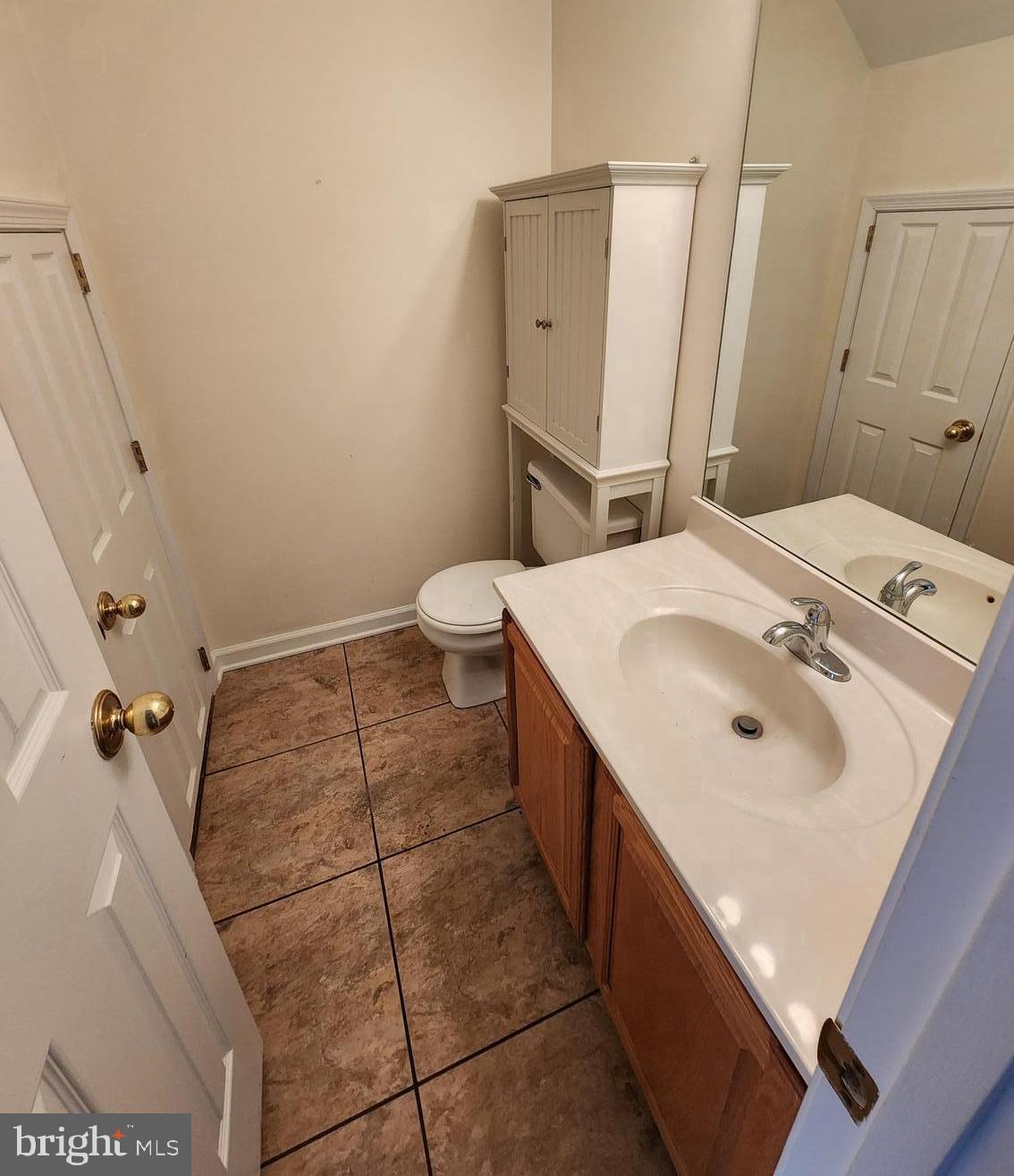 COLONIAL SQUARE - Residential