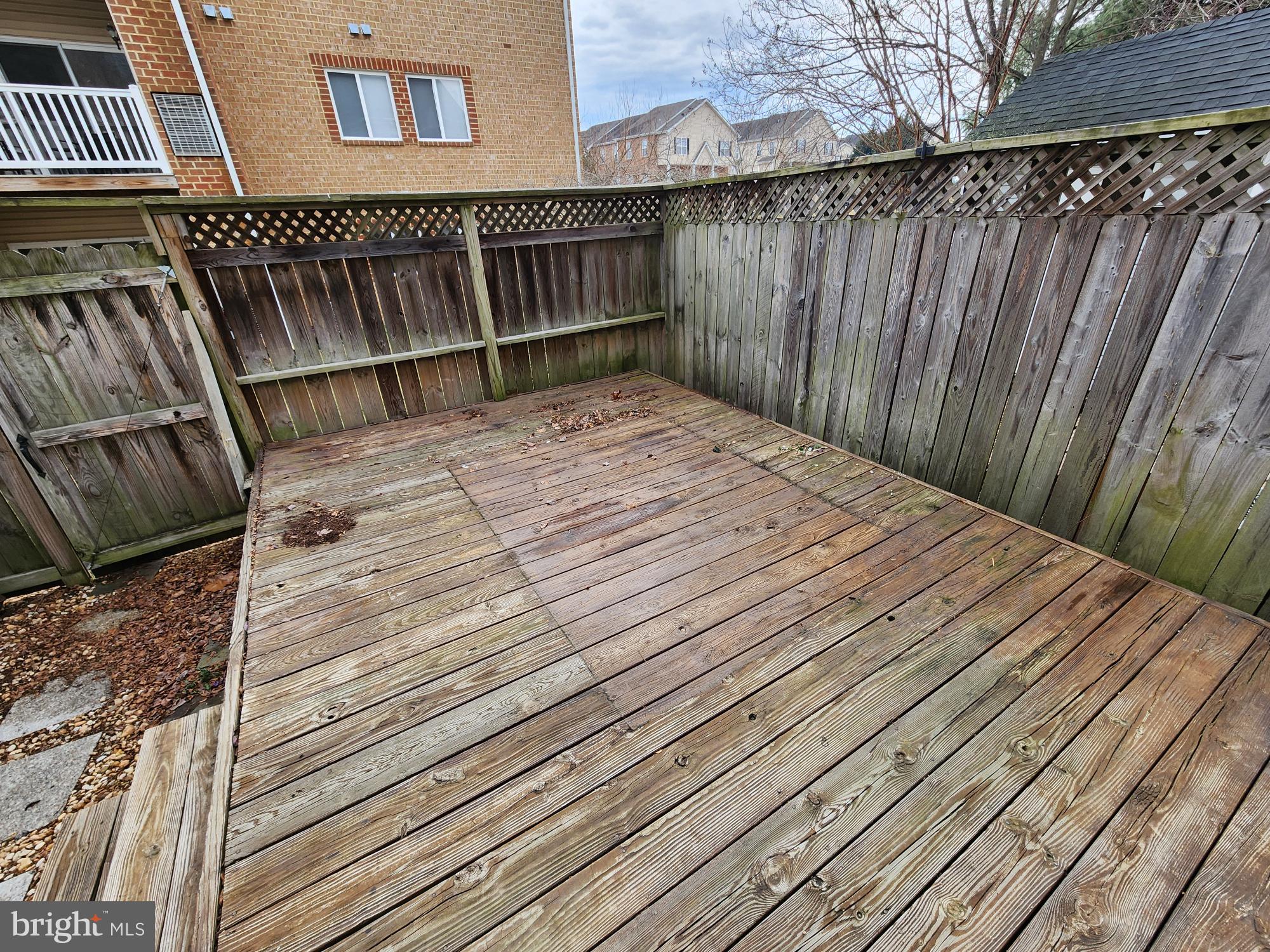 COLONIAL SQUARE - Residential