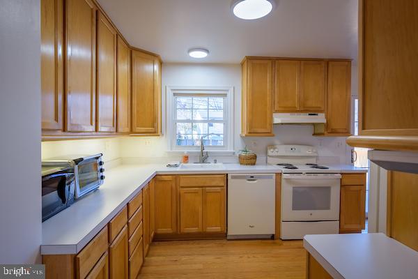 FOUR SEASONS ESTATES - Residential