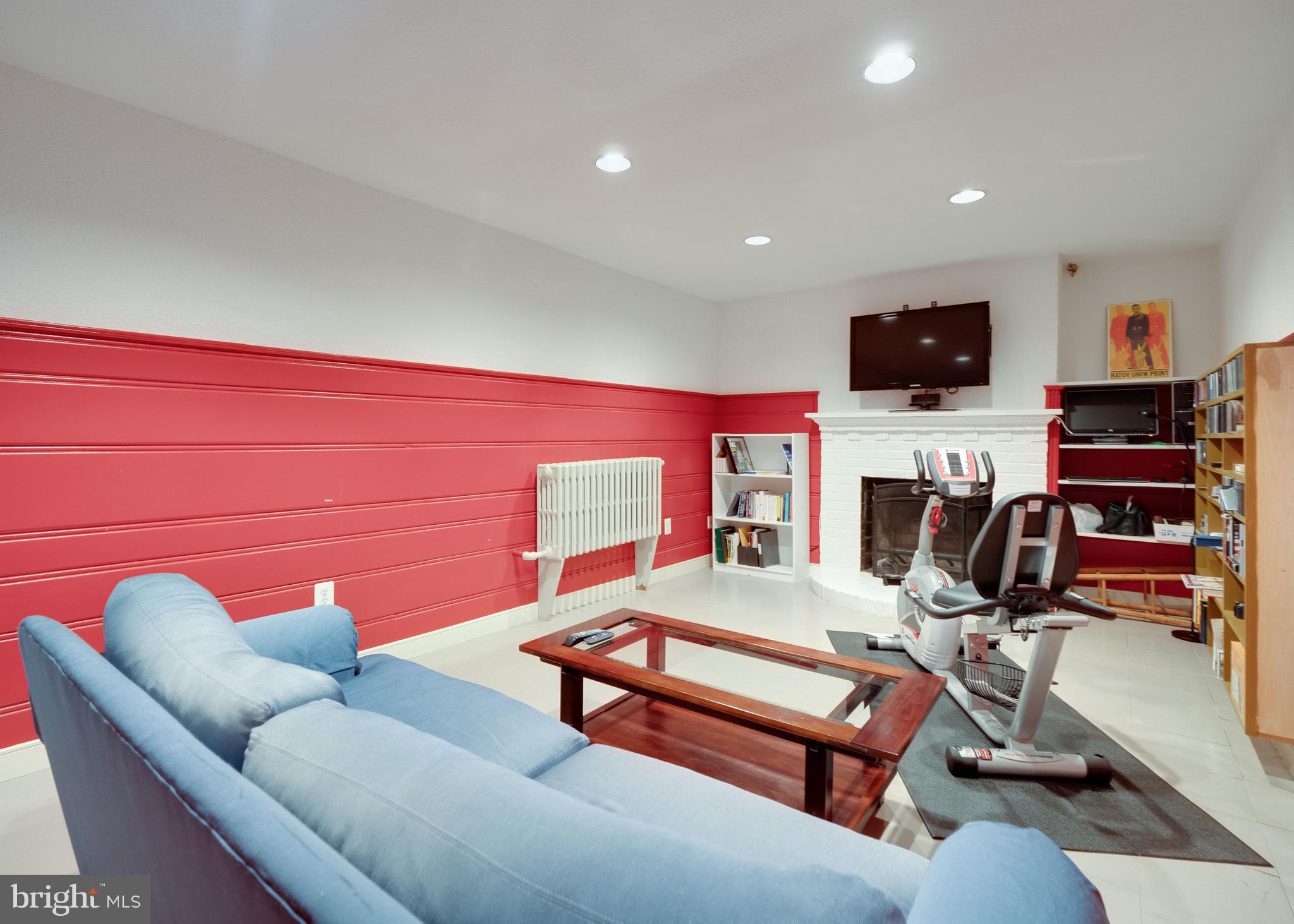 COUNTRY CLUB GROVE - Residential