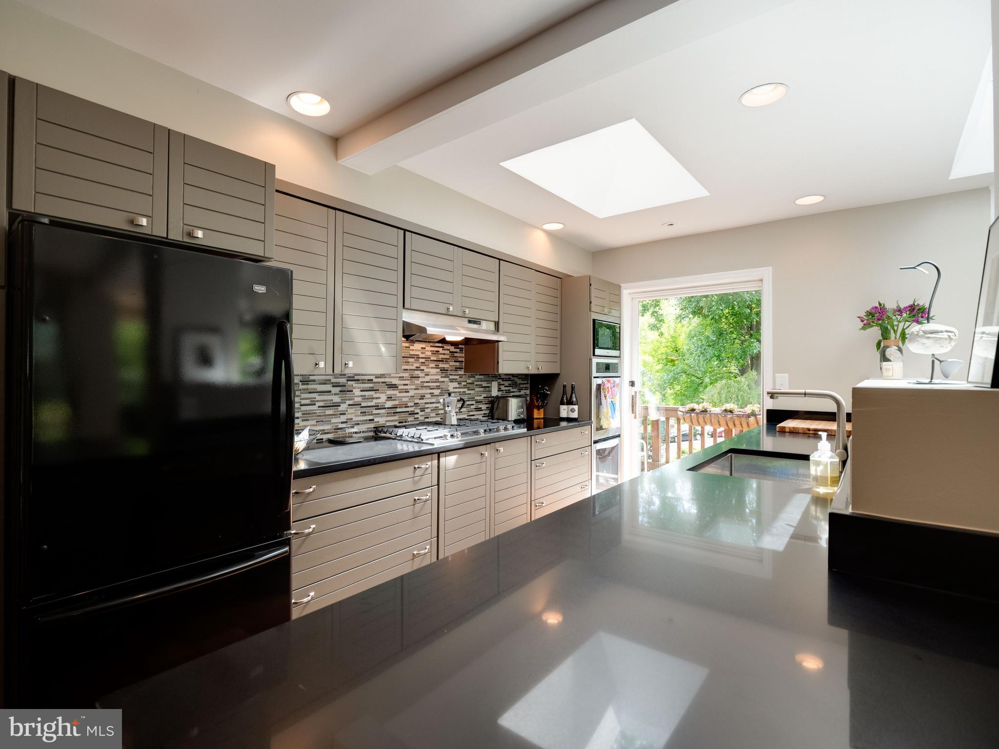 COUNTRY CLUB GROVE - Residential