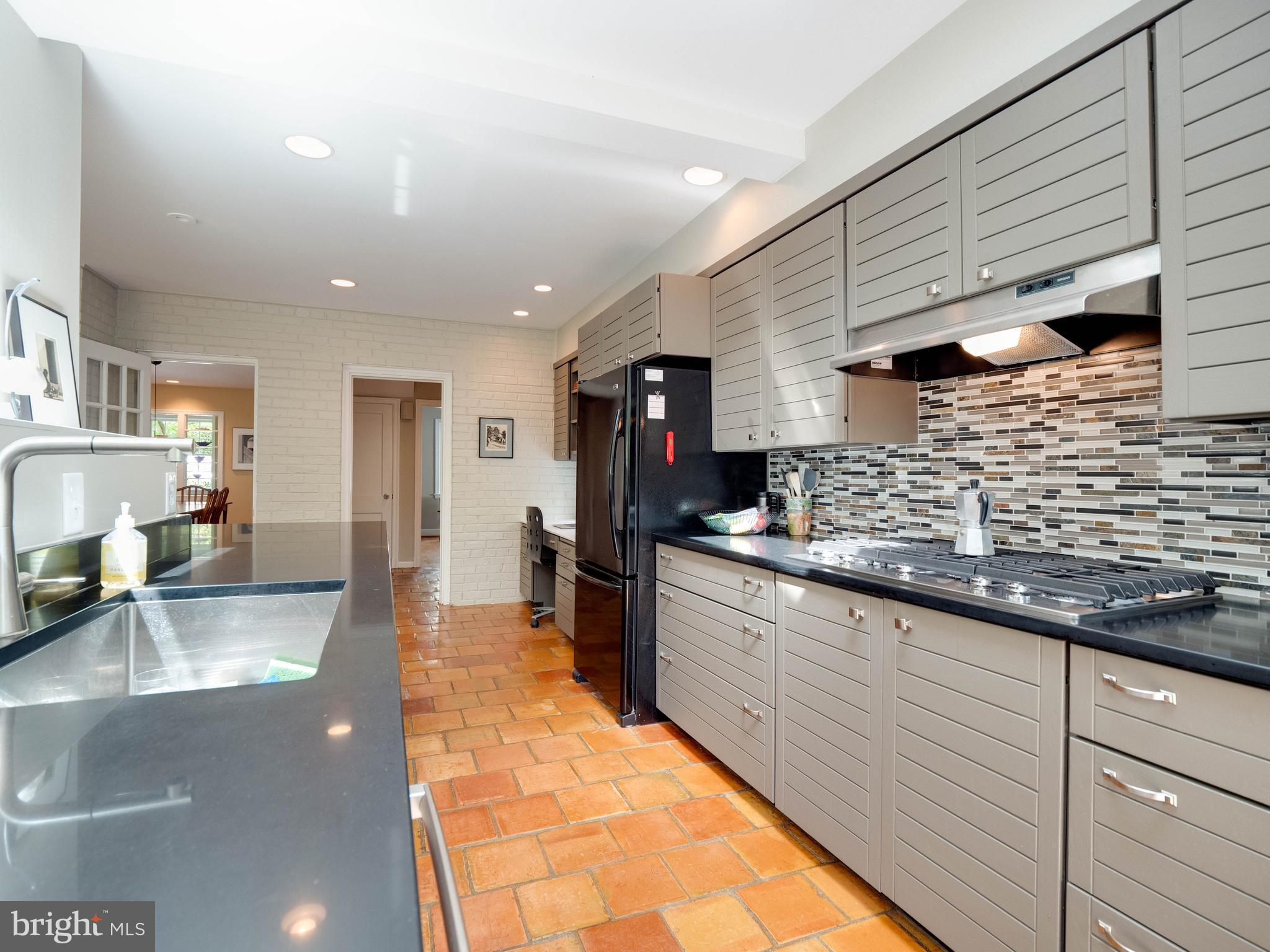 COUNTRY CLUB GROVE - Residential