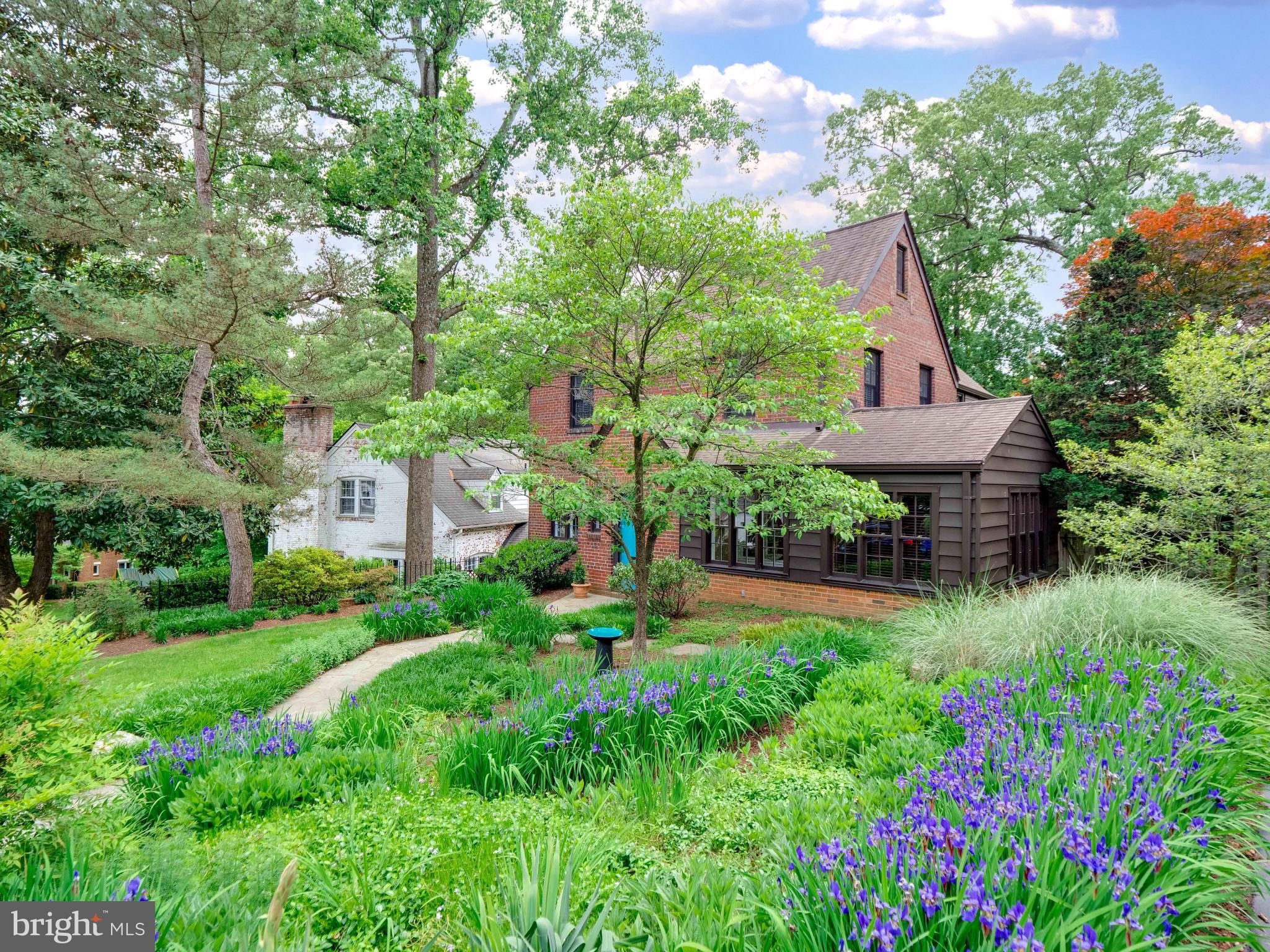 COUNTRY CLUB GROVE - Residential