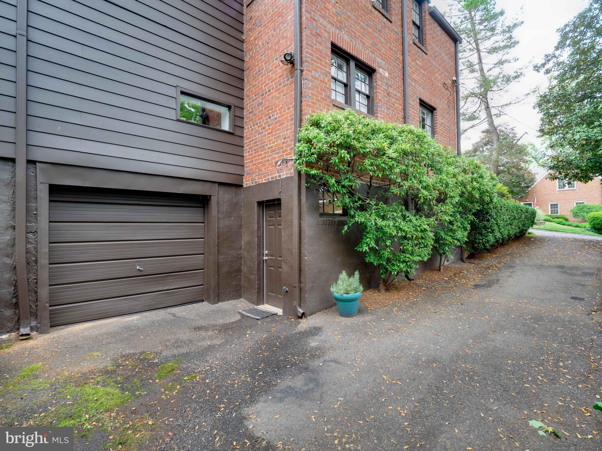 COUNTRY CLUB GROVE - Residential