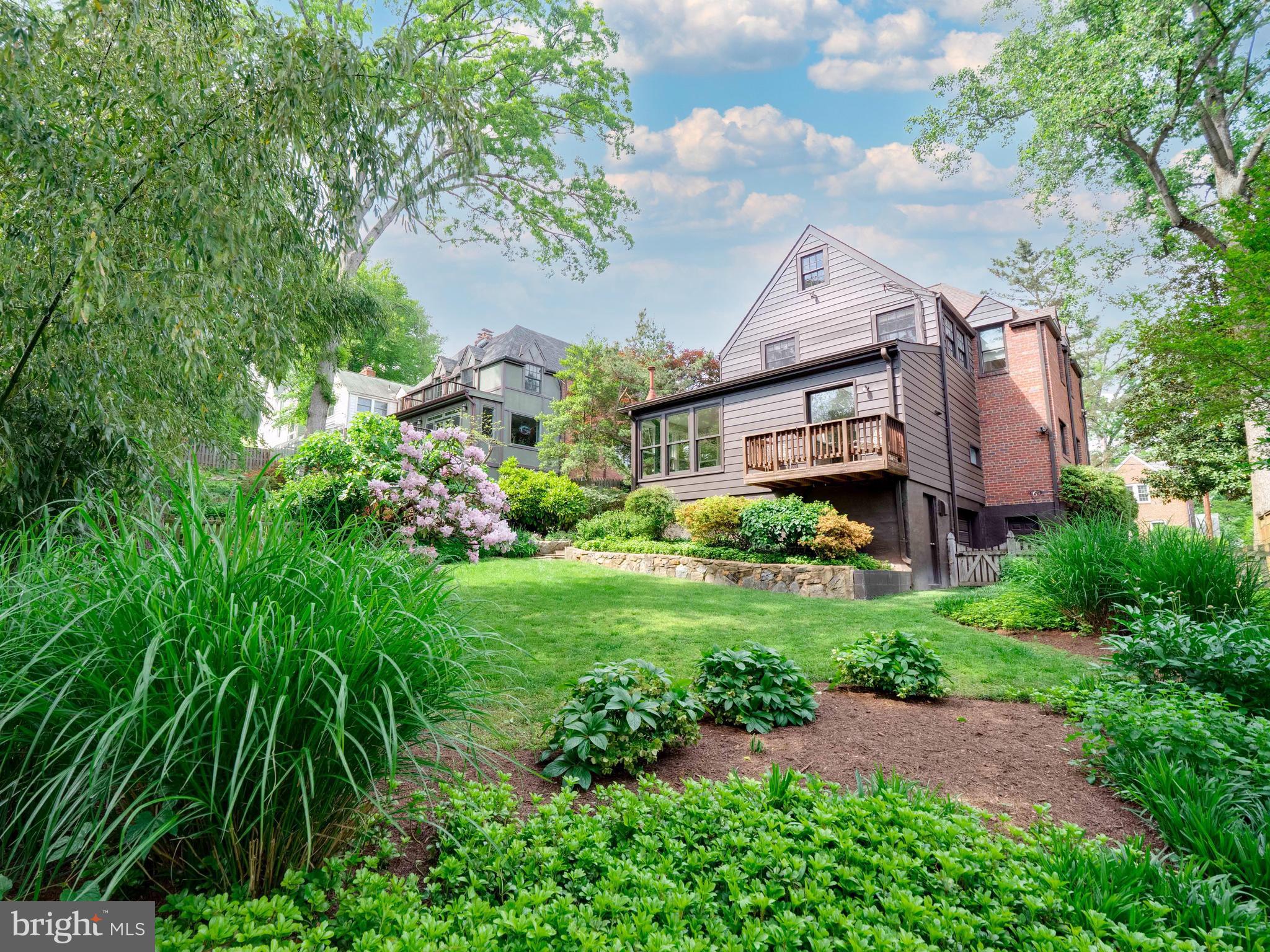 COUNTRY CLUB GROVE - Residential