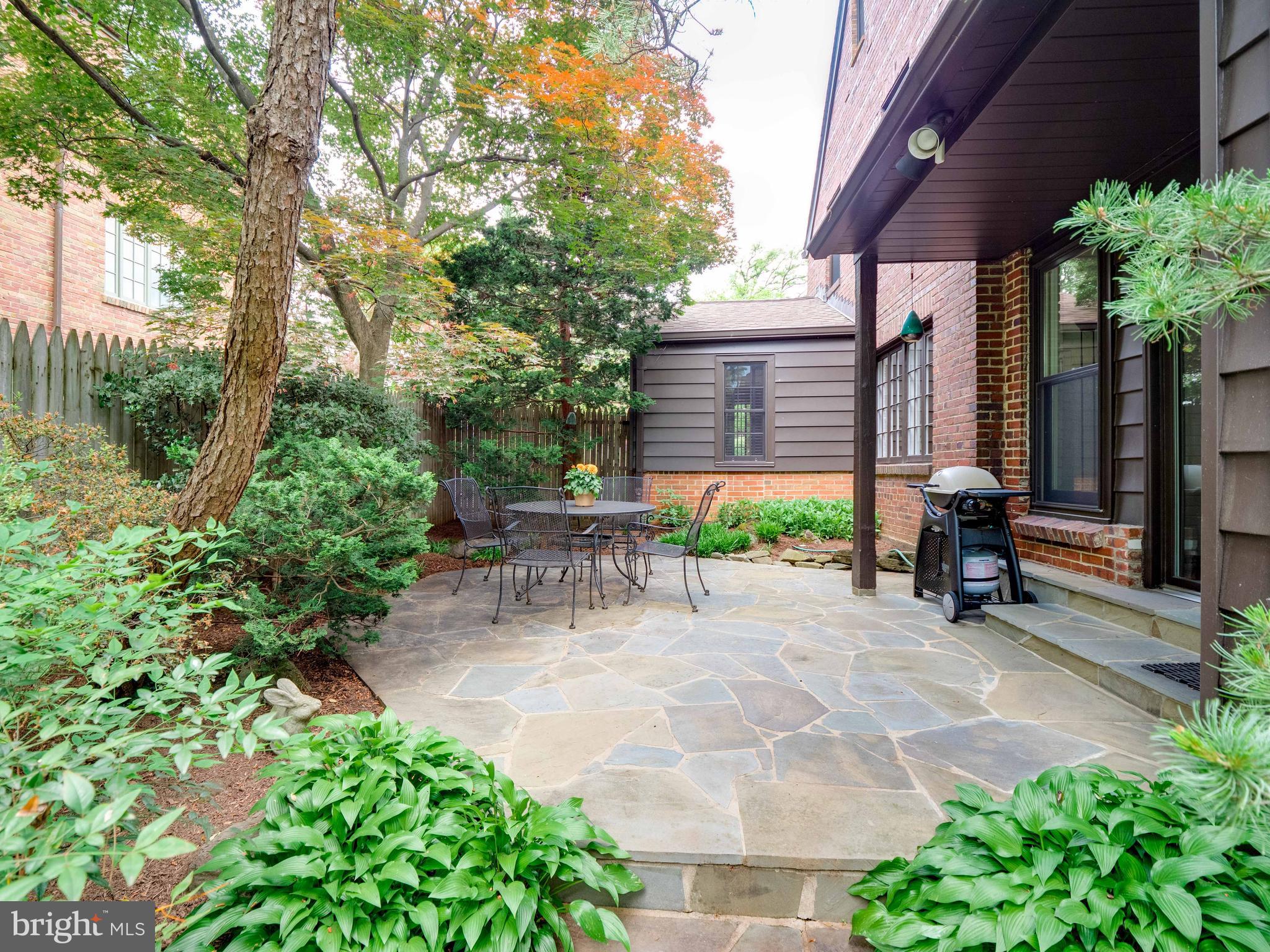 COUNTRY CLUB GROVE - Residential