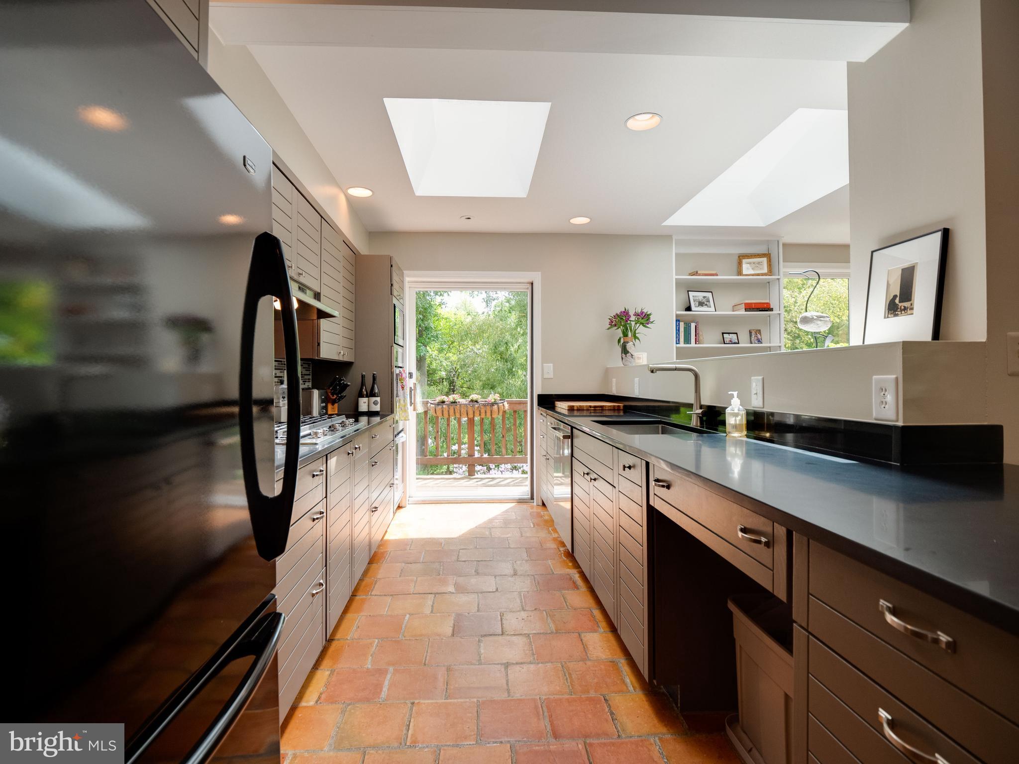 COUNTRY CLUB GROVE - Residential