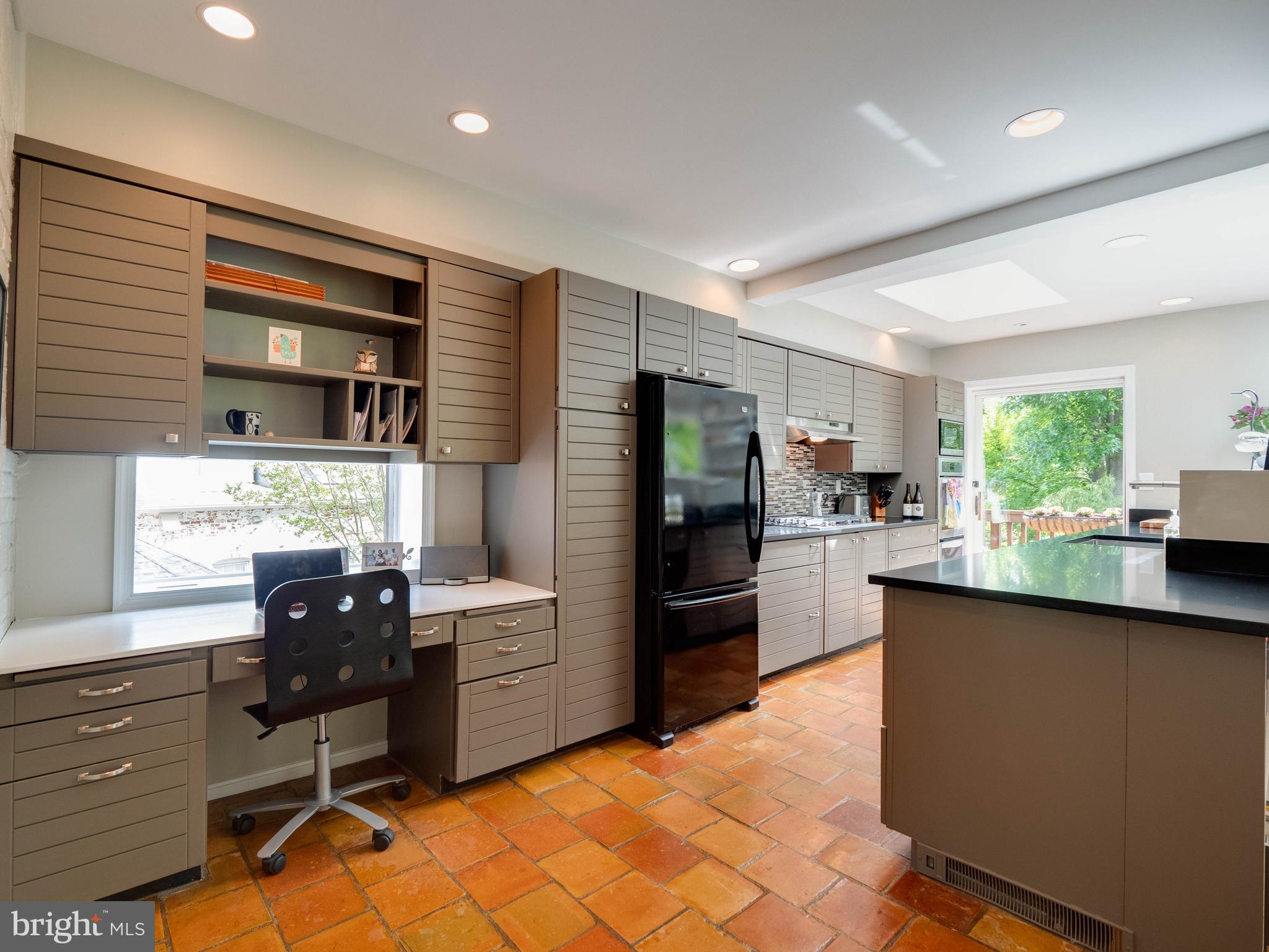 COUNTRY CLUB GROVE - Residential