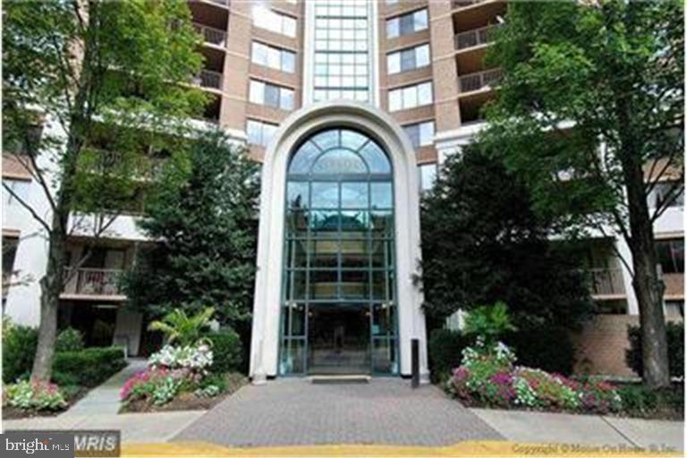 Great condo in Grosvenor Park featuring beautiful hardwood floors, maple cabinets, granite countertops and stainless steel appliances**Full size washer and dryer in unit**Bedroom w/walk in closet & 1 additional closet**One parking space in garage included in rent**Walk to Metro, Strathmore Arts and park**Fitness room, pool, tennis courts and more**Sorry, no pets over 25 lbs**Property available immediately**Condo move in fee of $250, and elevator fee of $250-elevator fee is refundable if no damage at move in.