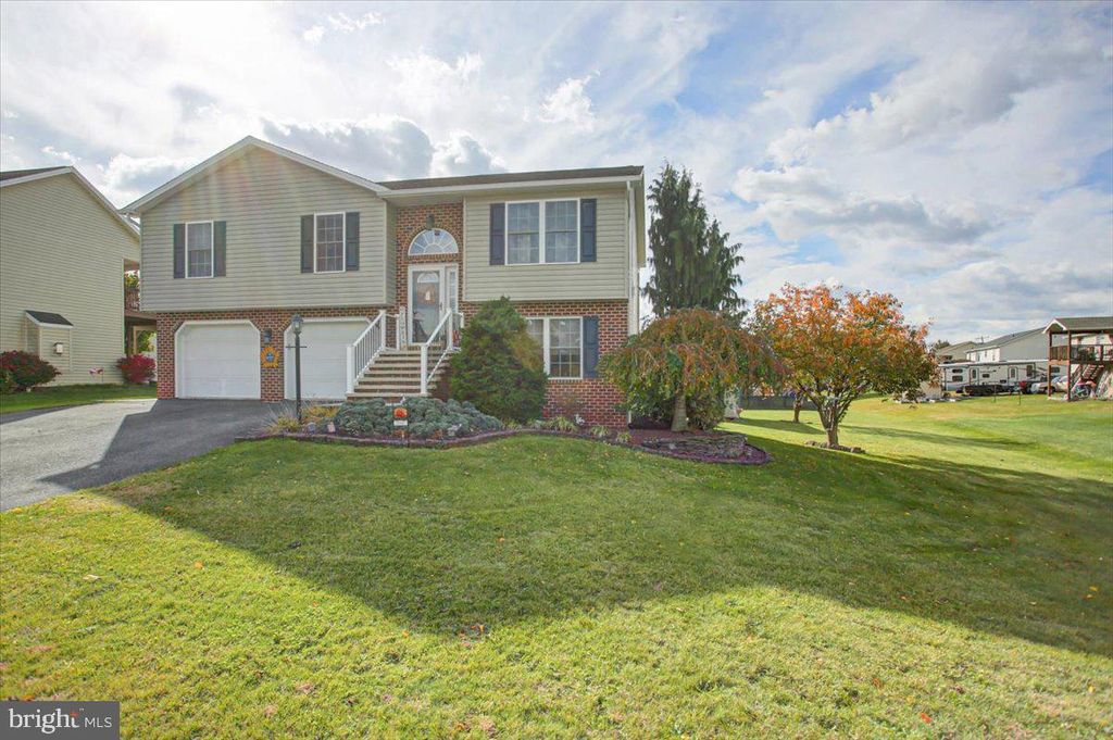 Photo of 102 Quentin Circle, SHIPPENSBURG, PA 17257 (MLS # PAFL2030844)