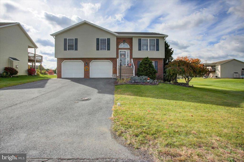Photo of 102 Quentin Circle, SHIPPENSBURG, PA 17257 (MLS # PAFL2030844)