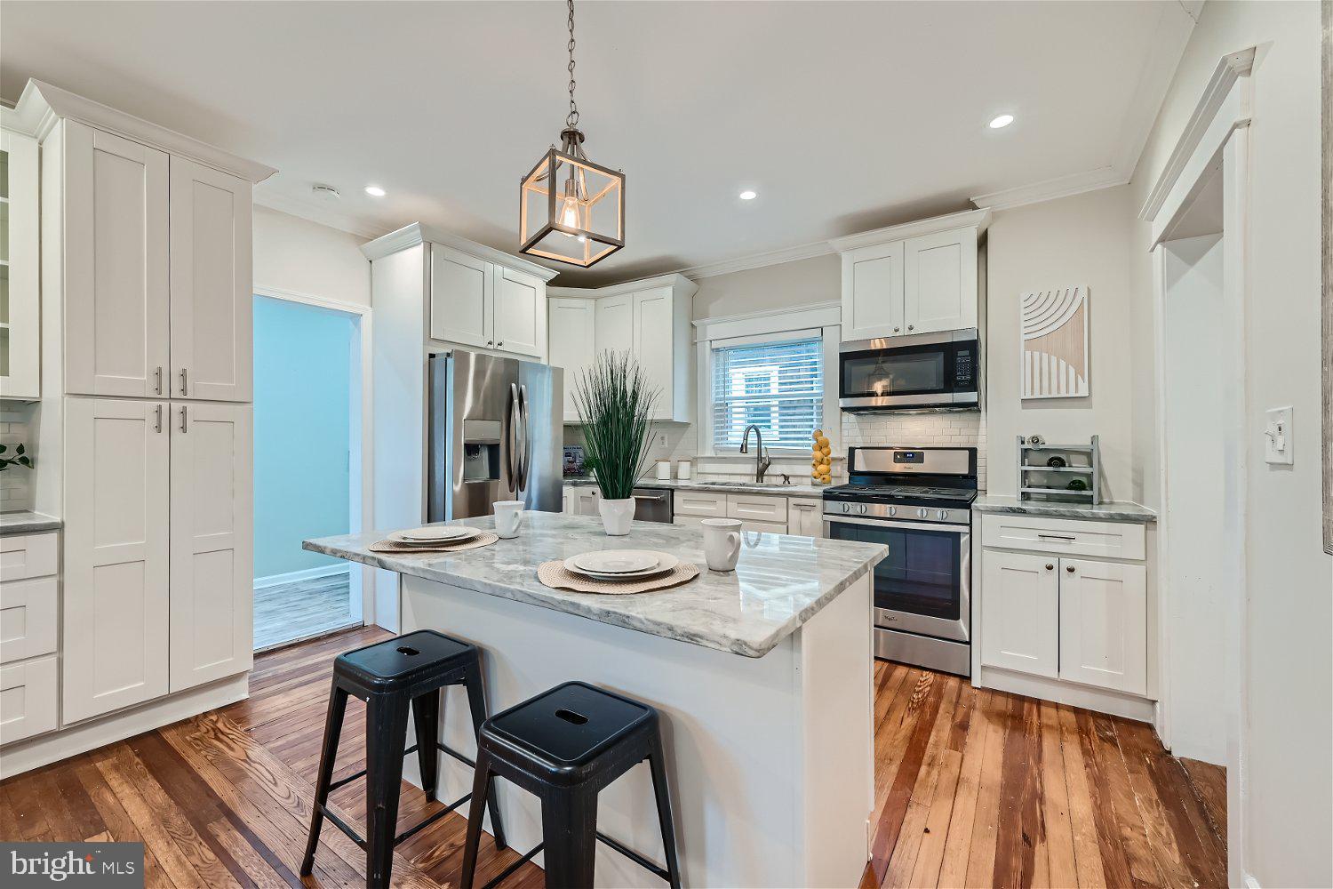 LAURAVILLE HISTORIC DISTRICT - Residential