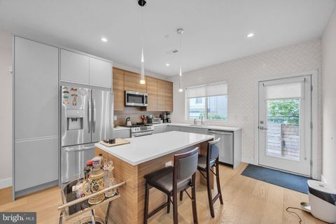 Townhouse For Sale - 1752 N Bailey Street<br/> PHILADELPHIA, PA 19121