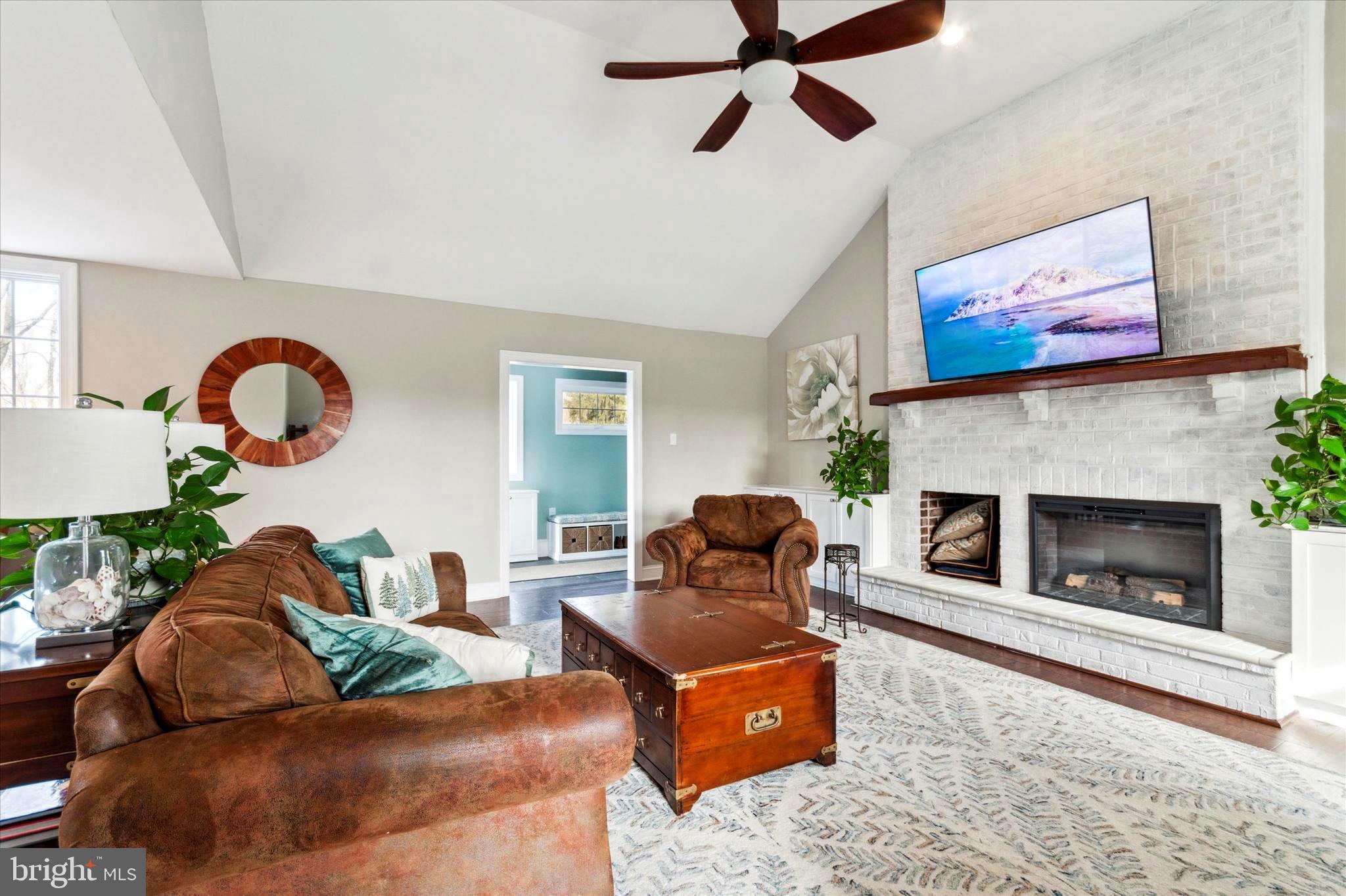 SPRING MEADOWS - Residential