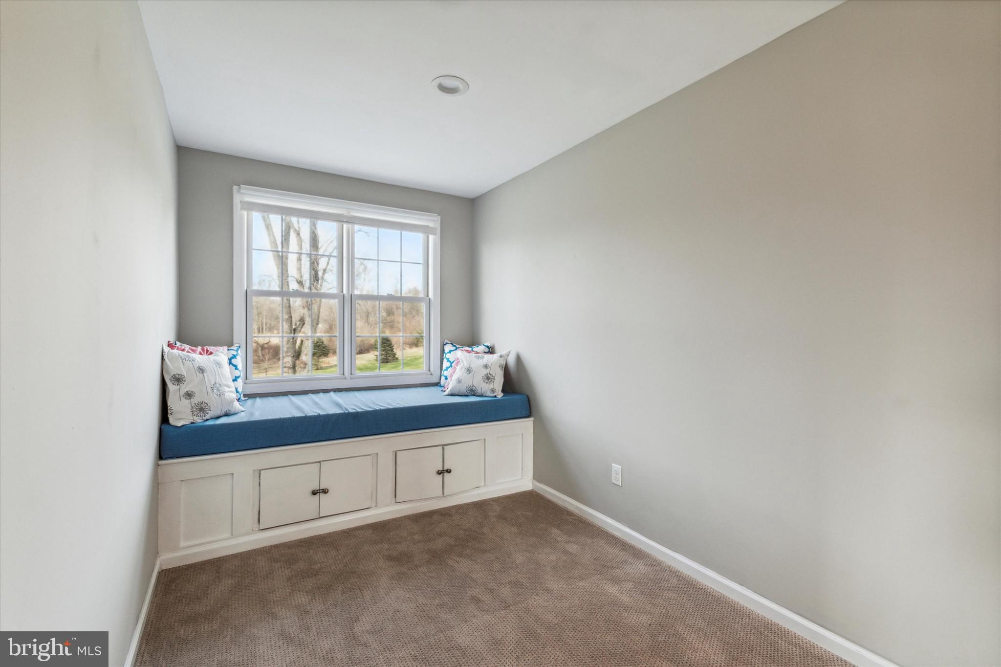 SPRING MEADOWS - Residential