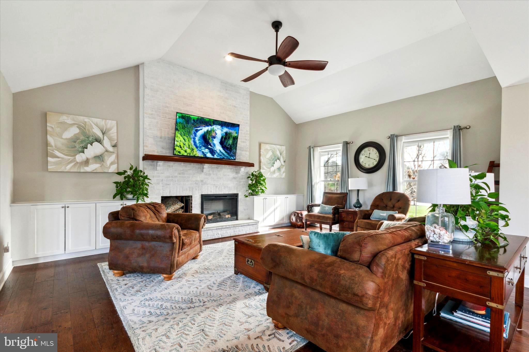 SPRING MEADOWS - Residential