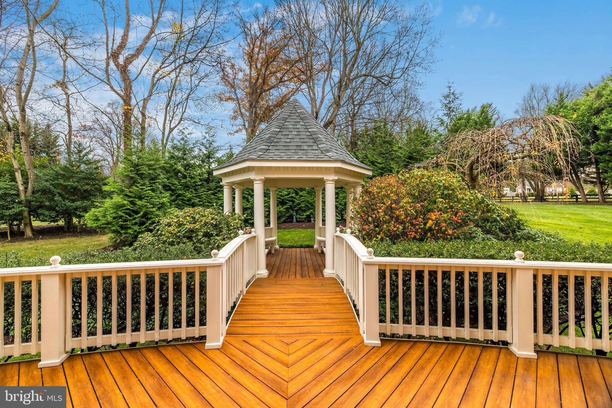 DEERFIELD POND - Residential