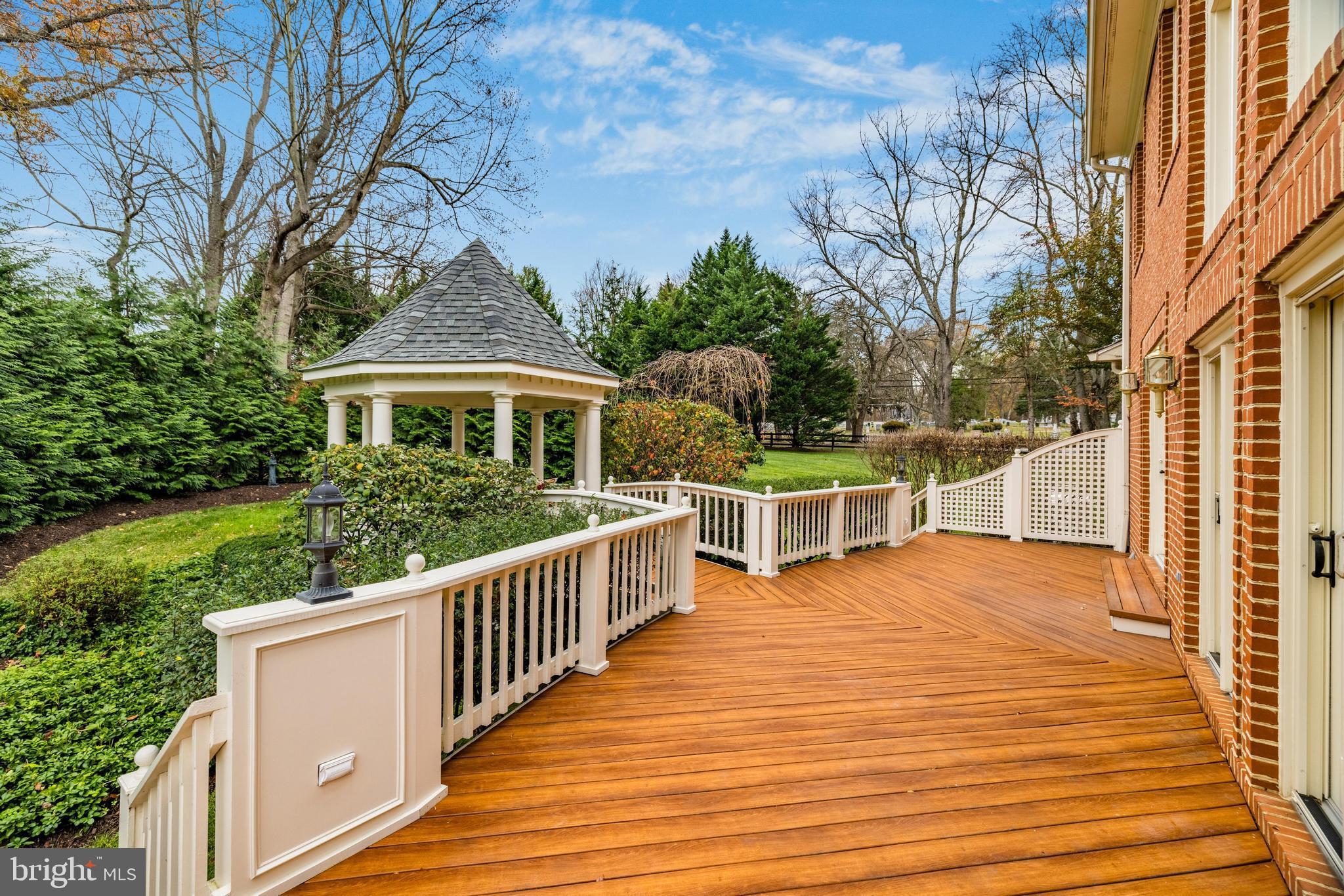 DEERFIELD POND - Residential