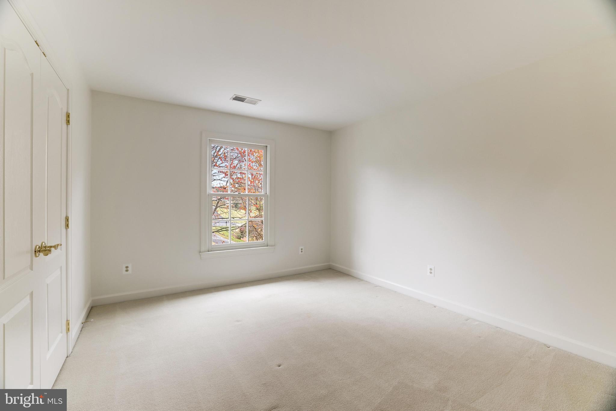 DEERFIELD POND - Residential