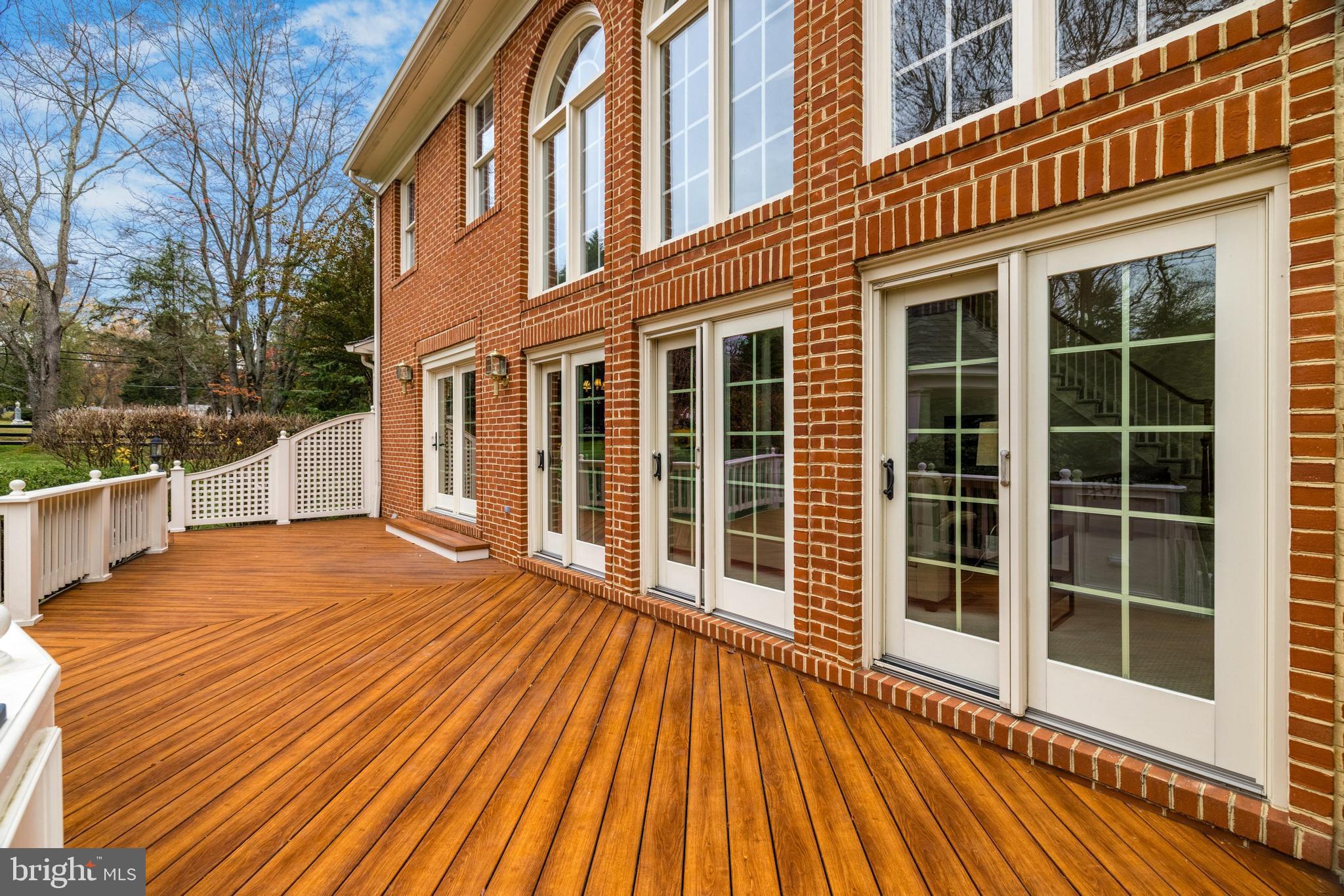 DEERFIELD POND - Residential