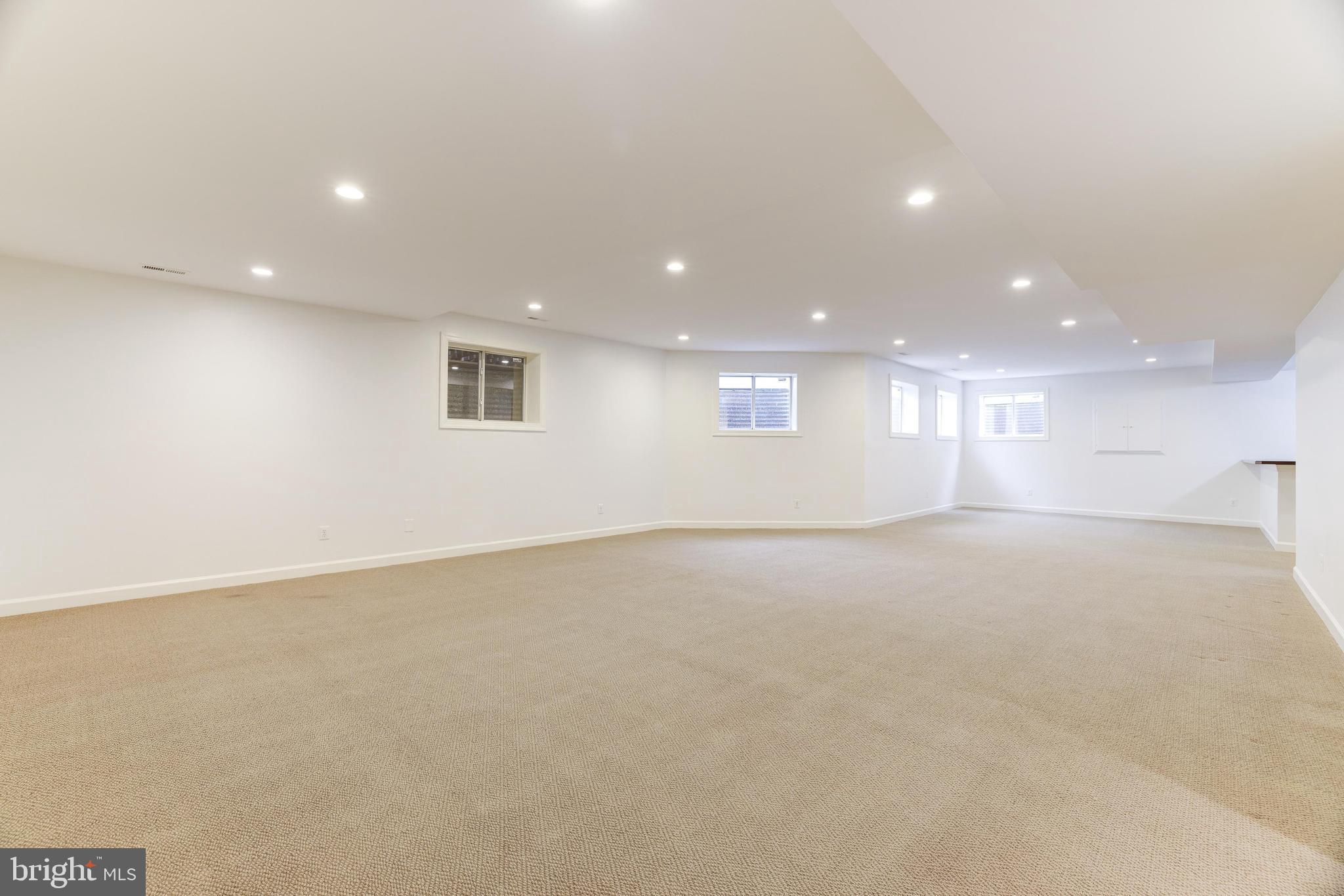 DEERFIELD POND - Residential