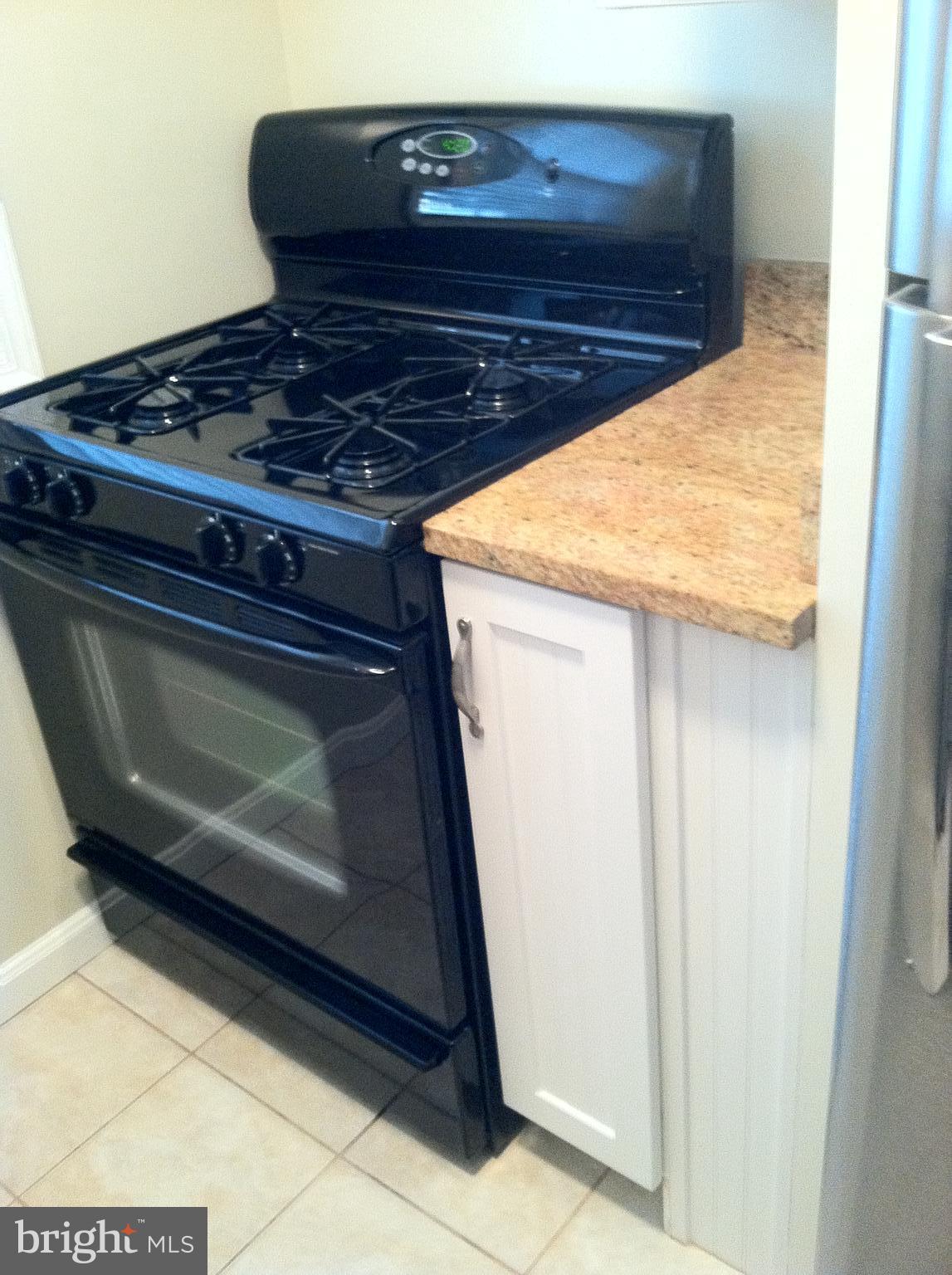 ARLINGTON OAKS - Residential Lease