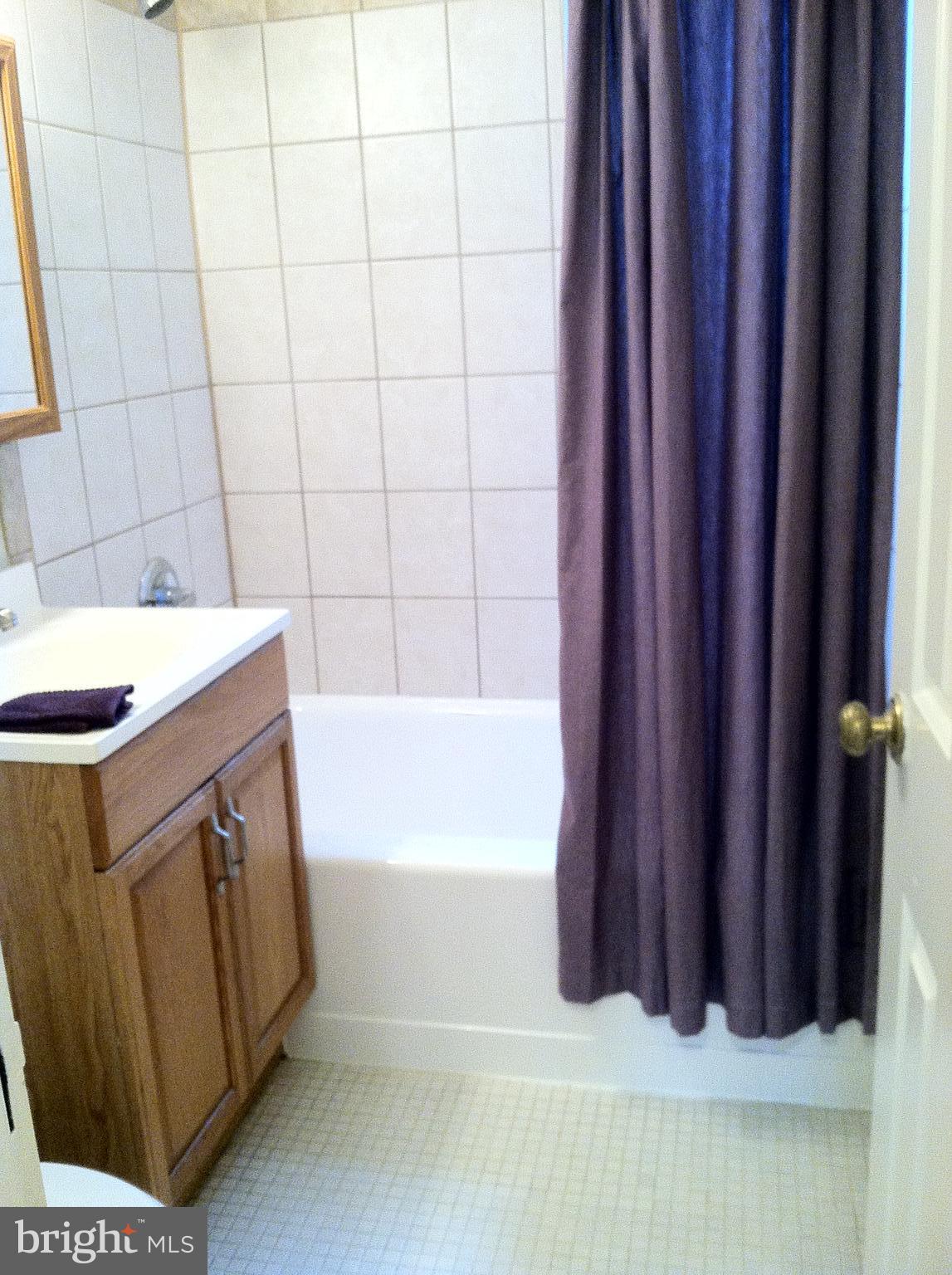 ARLINGTON OAKS - Residential Lease