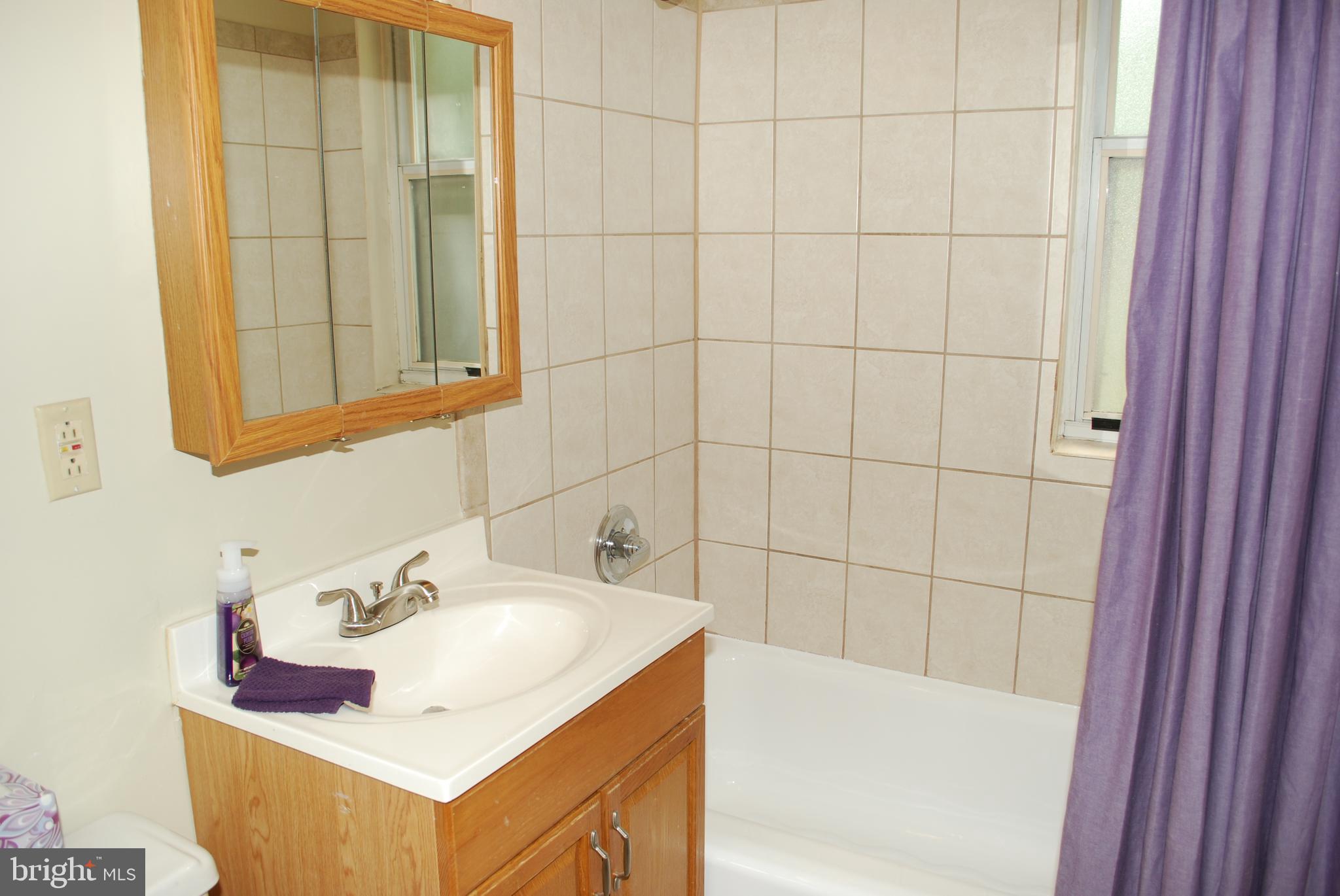 ARLINGTON OAKS - Residential Lease