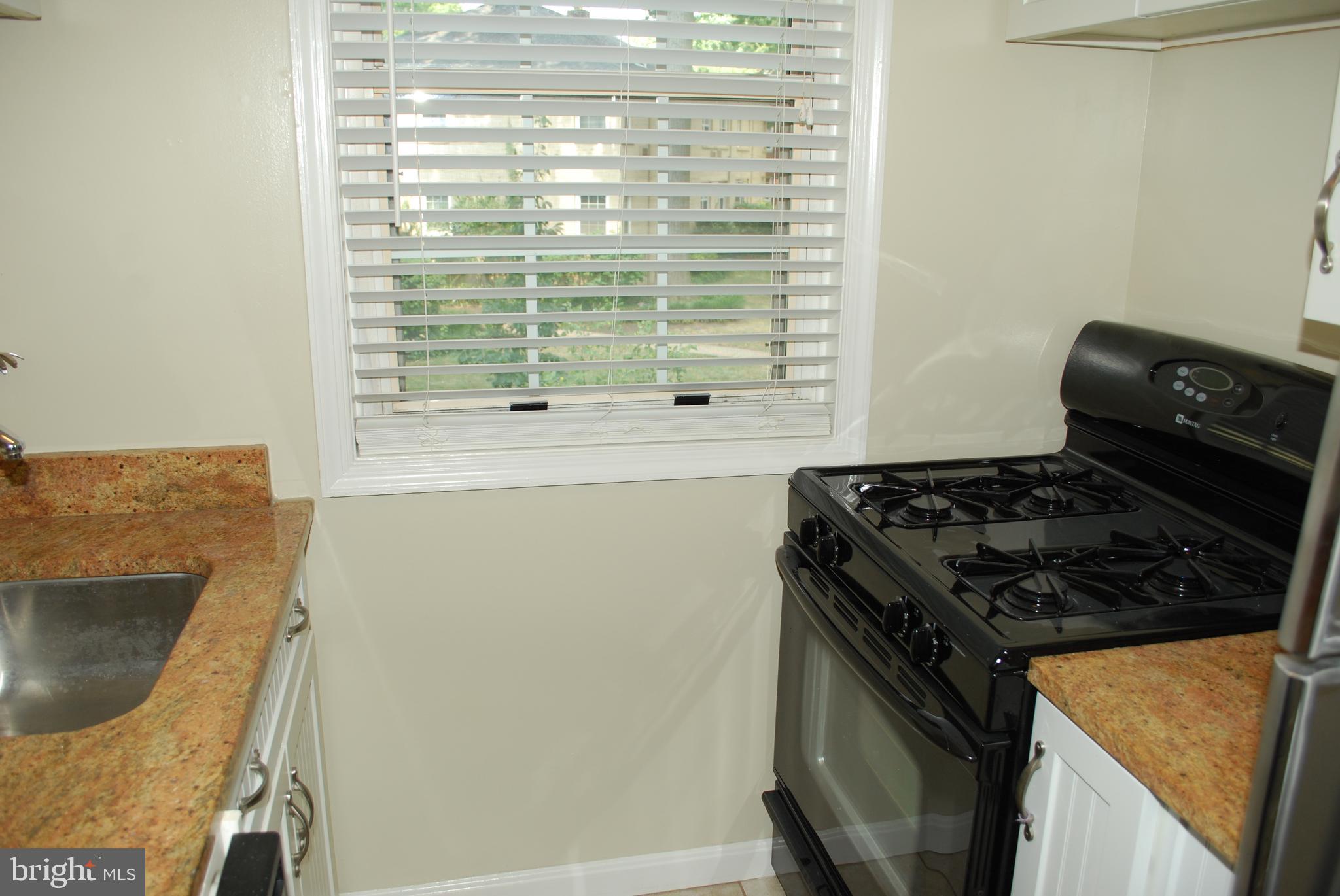 ARLINGTON OAKS - Residential Lease