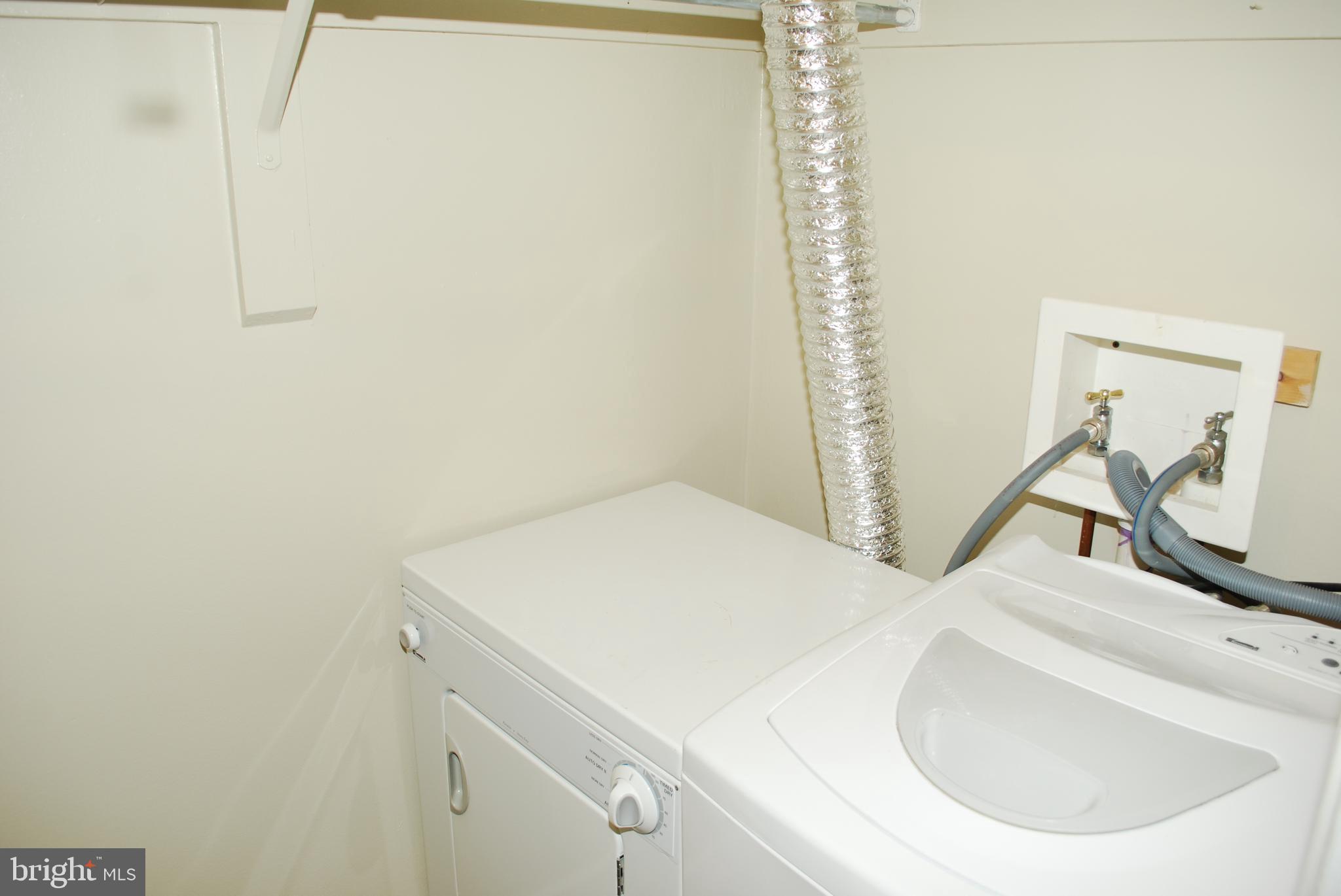 ARLINGTON OAKS - Residential Lease