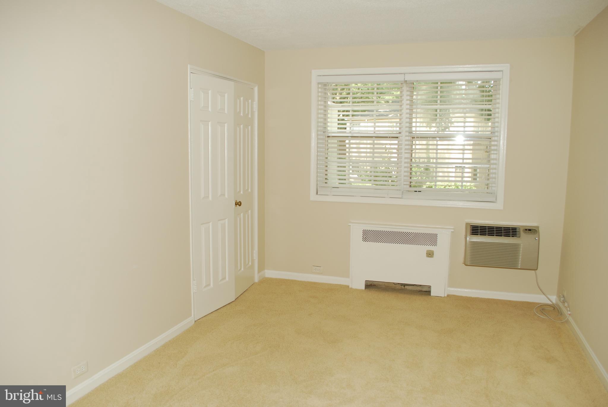 ARLINGTON OAKS - Residential Lease