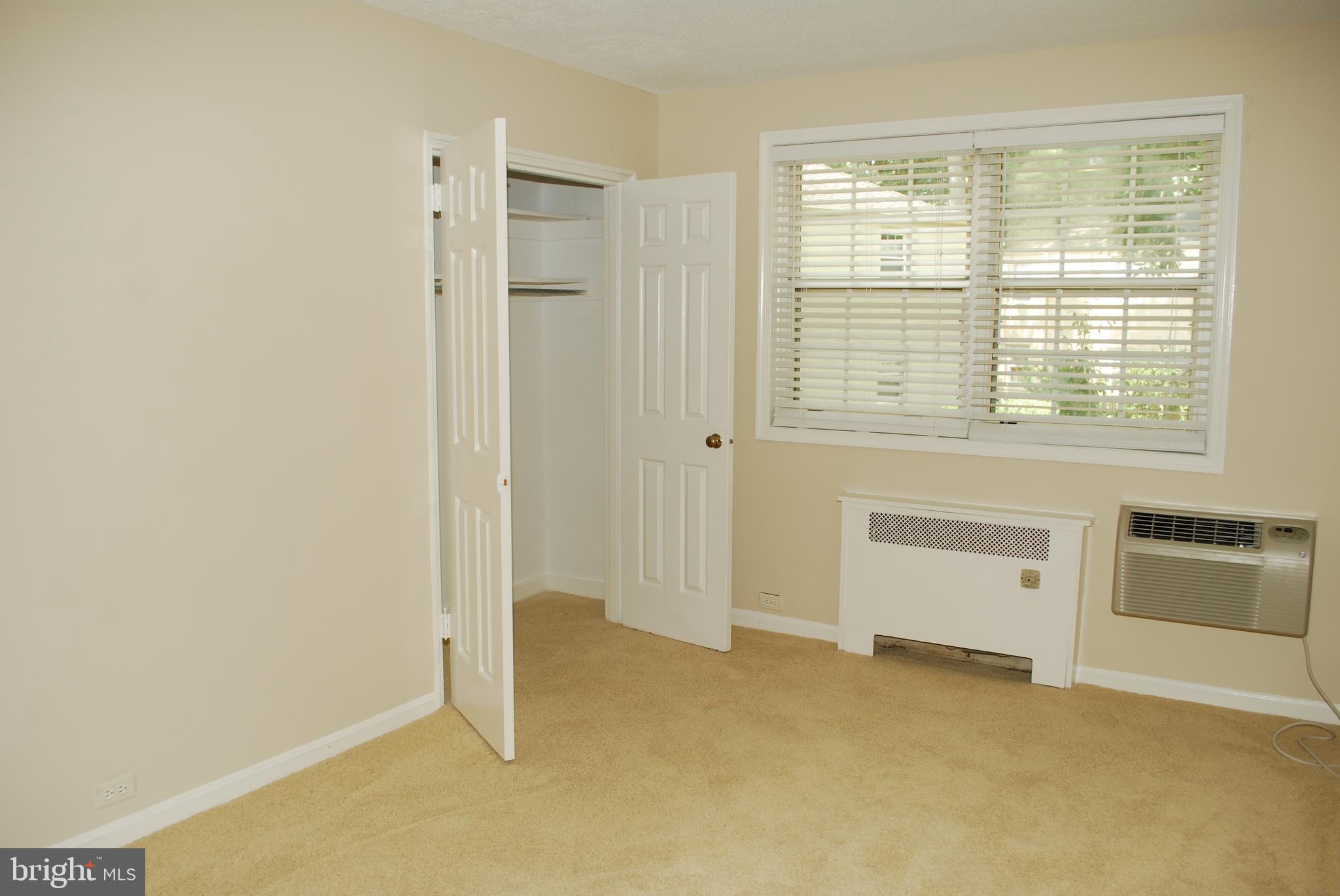 ARLINGTON OAKS - Residential Lease