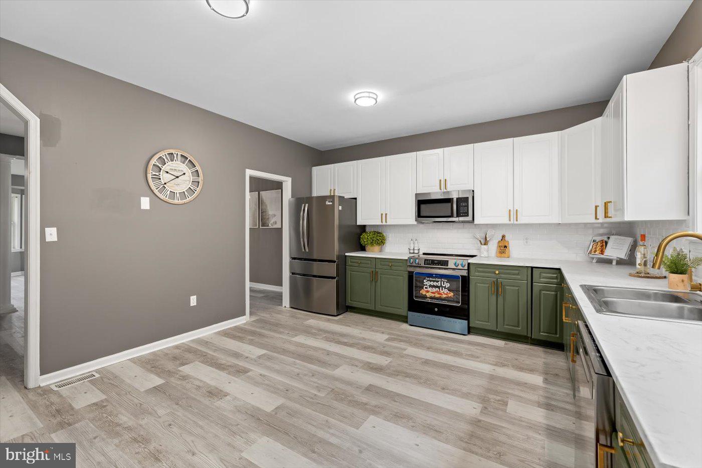 TOWNES OF ASHLEIGH - Residential